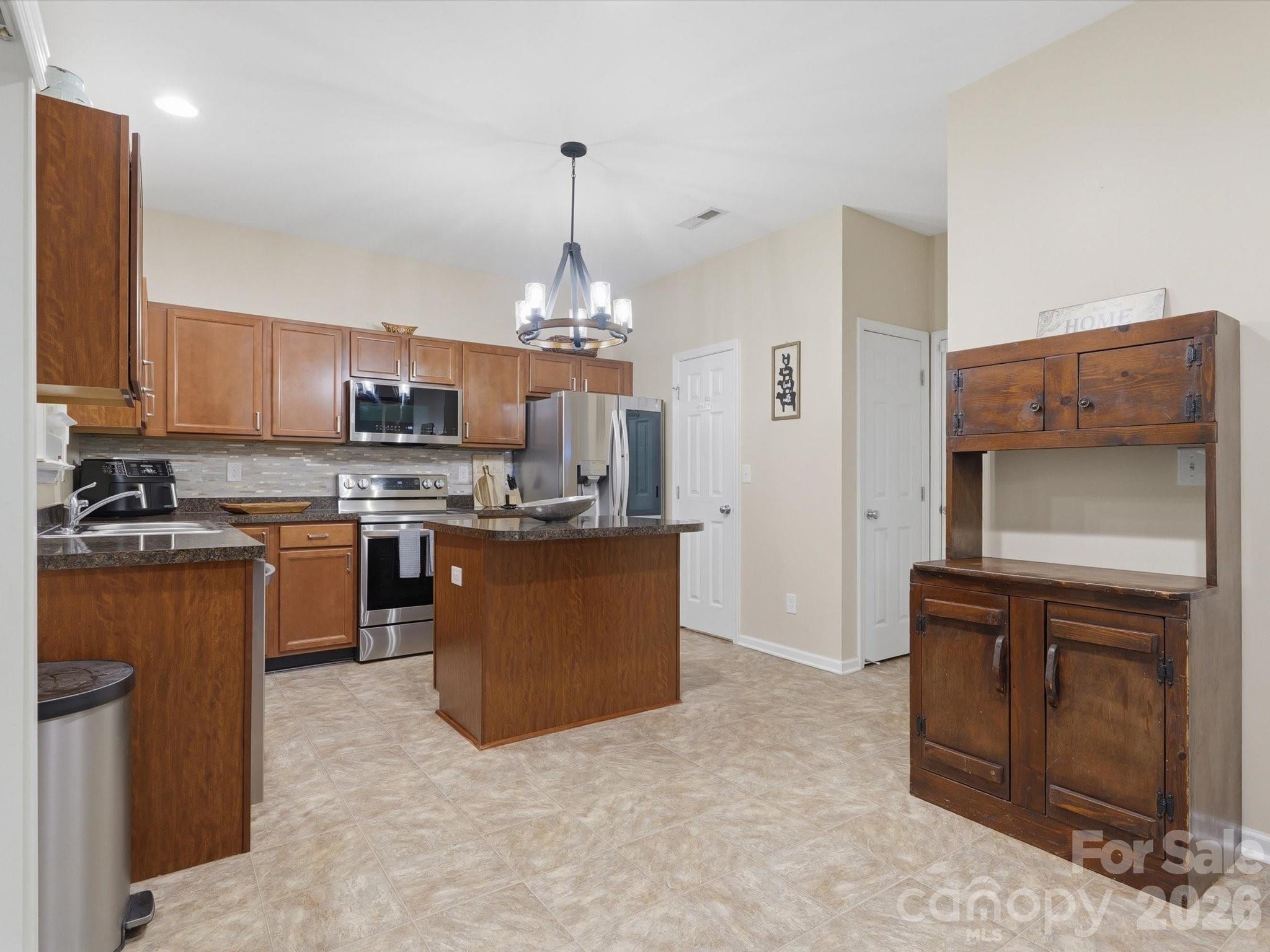 1566 Glenbar Court — Clover