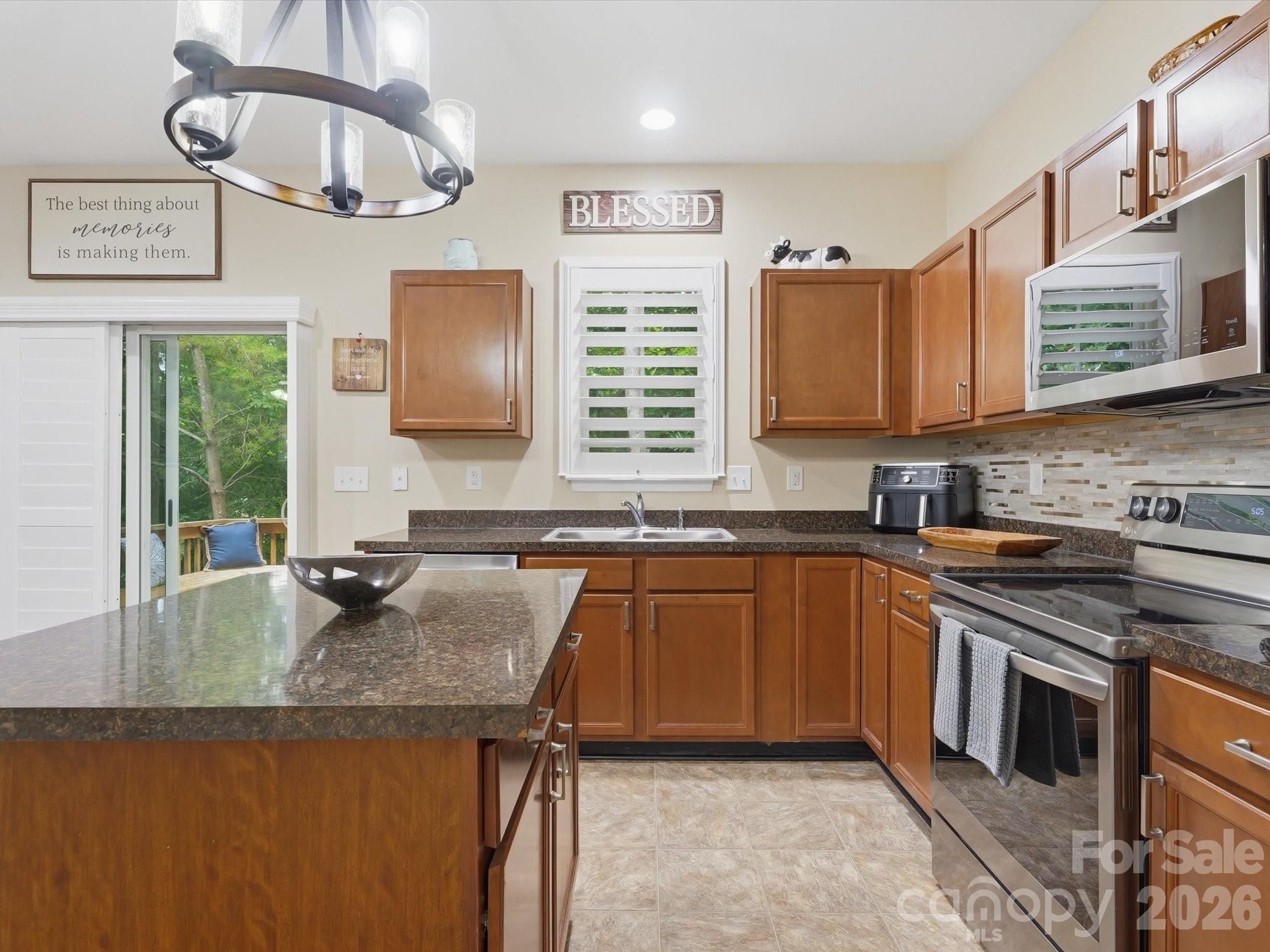 1566 Glenbar Court — Clover