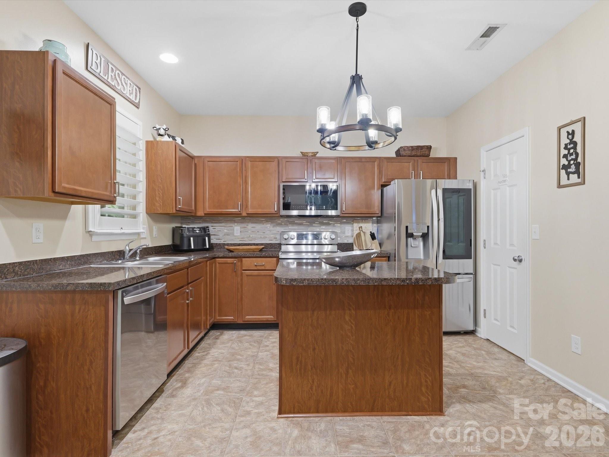 1566 Glenbar Court — Clover