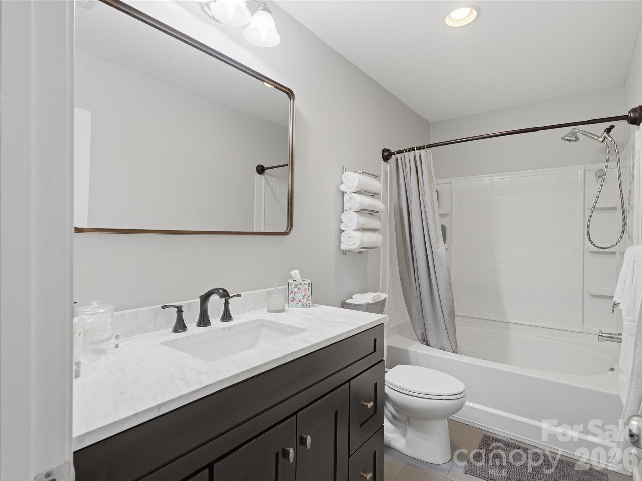 1566 Glenbar Court — Clover