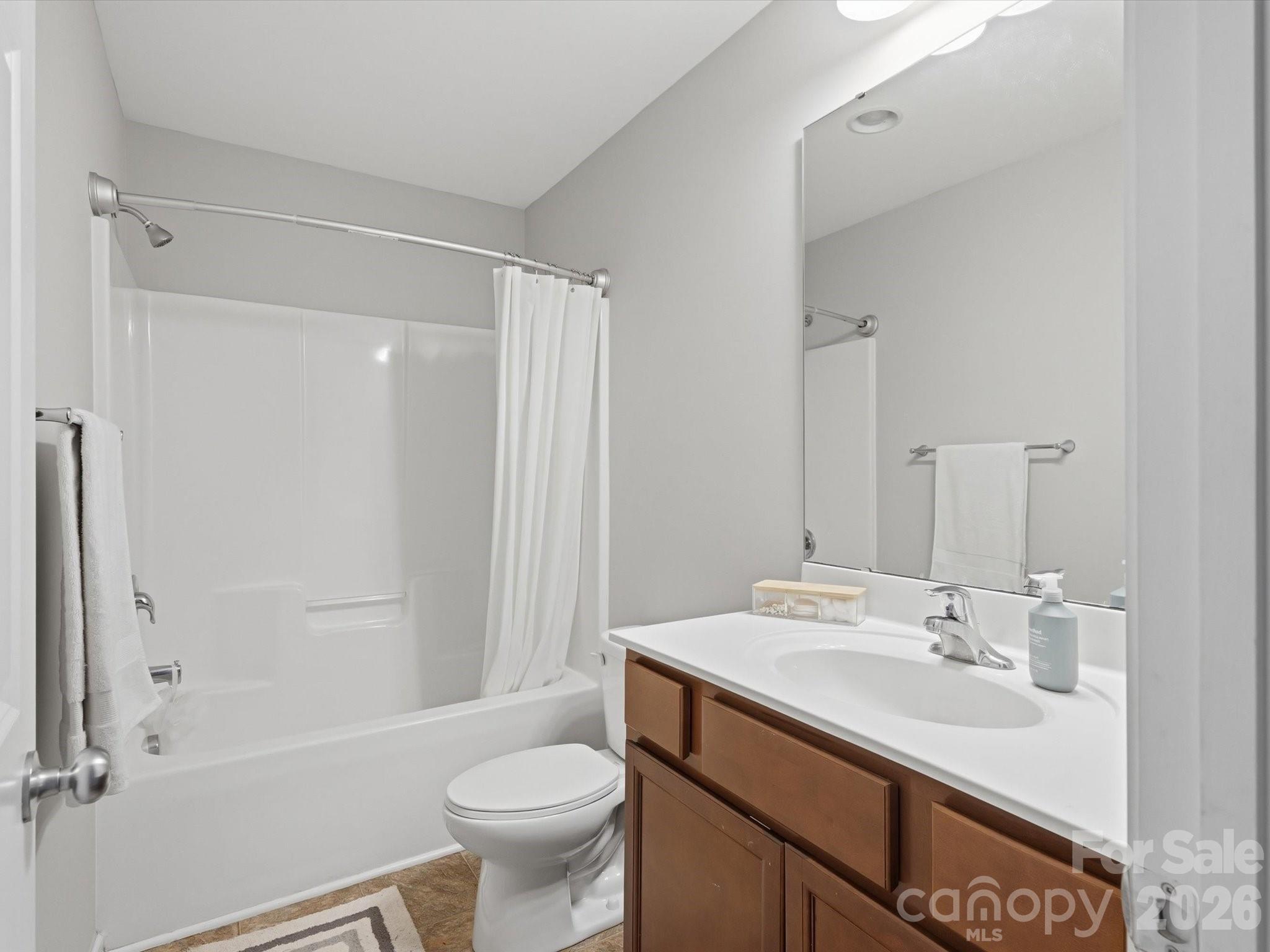 1566 Glenbar Court — Clover