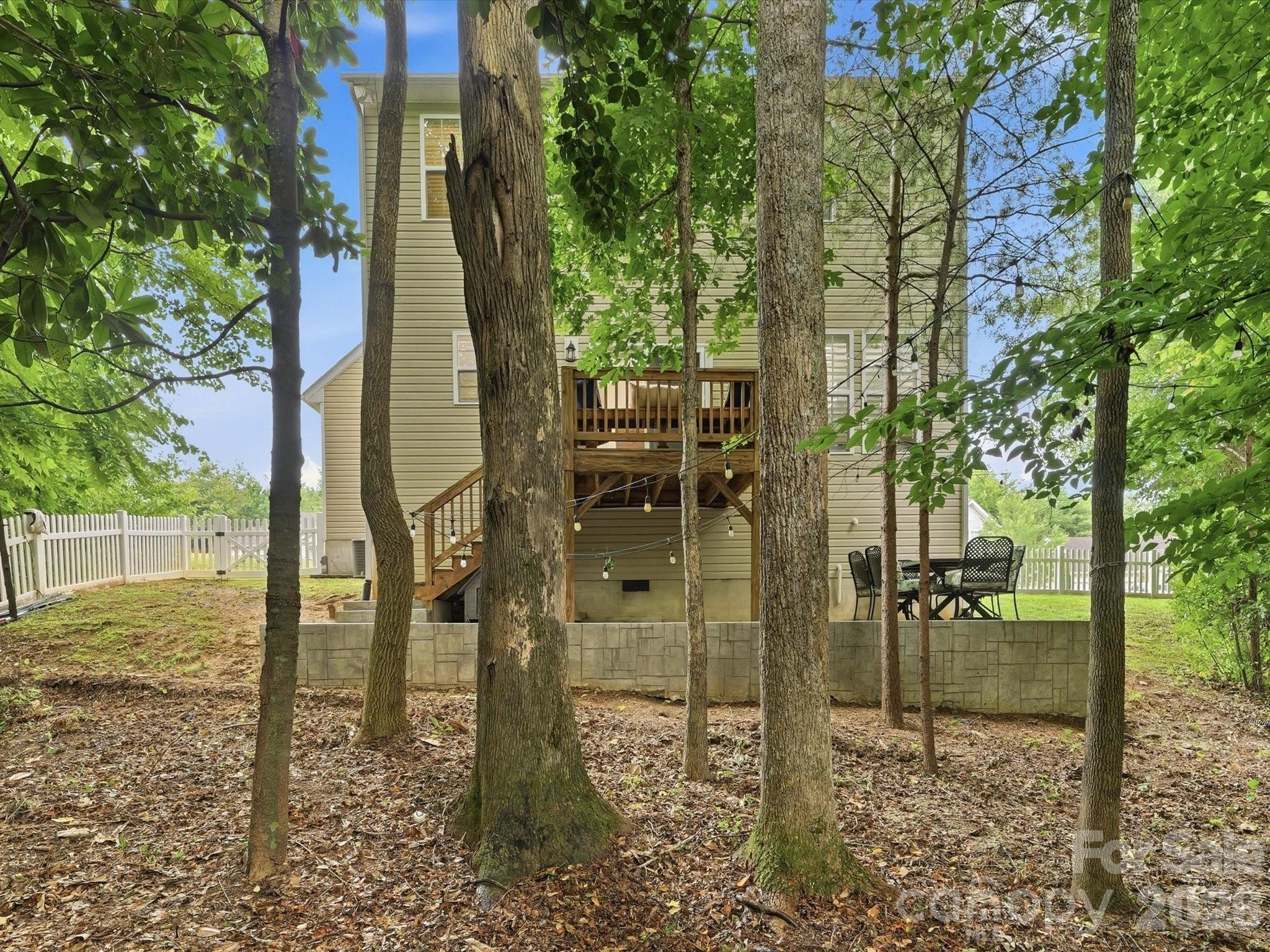 1566 Glenbar Court — Clover