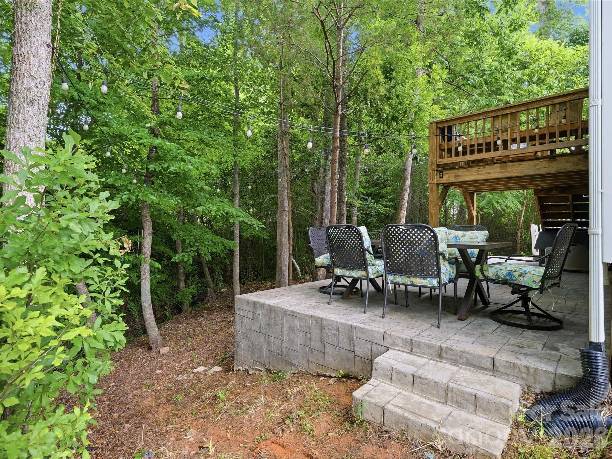 1566 Glenbar Court — Clover