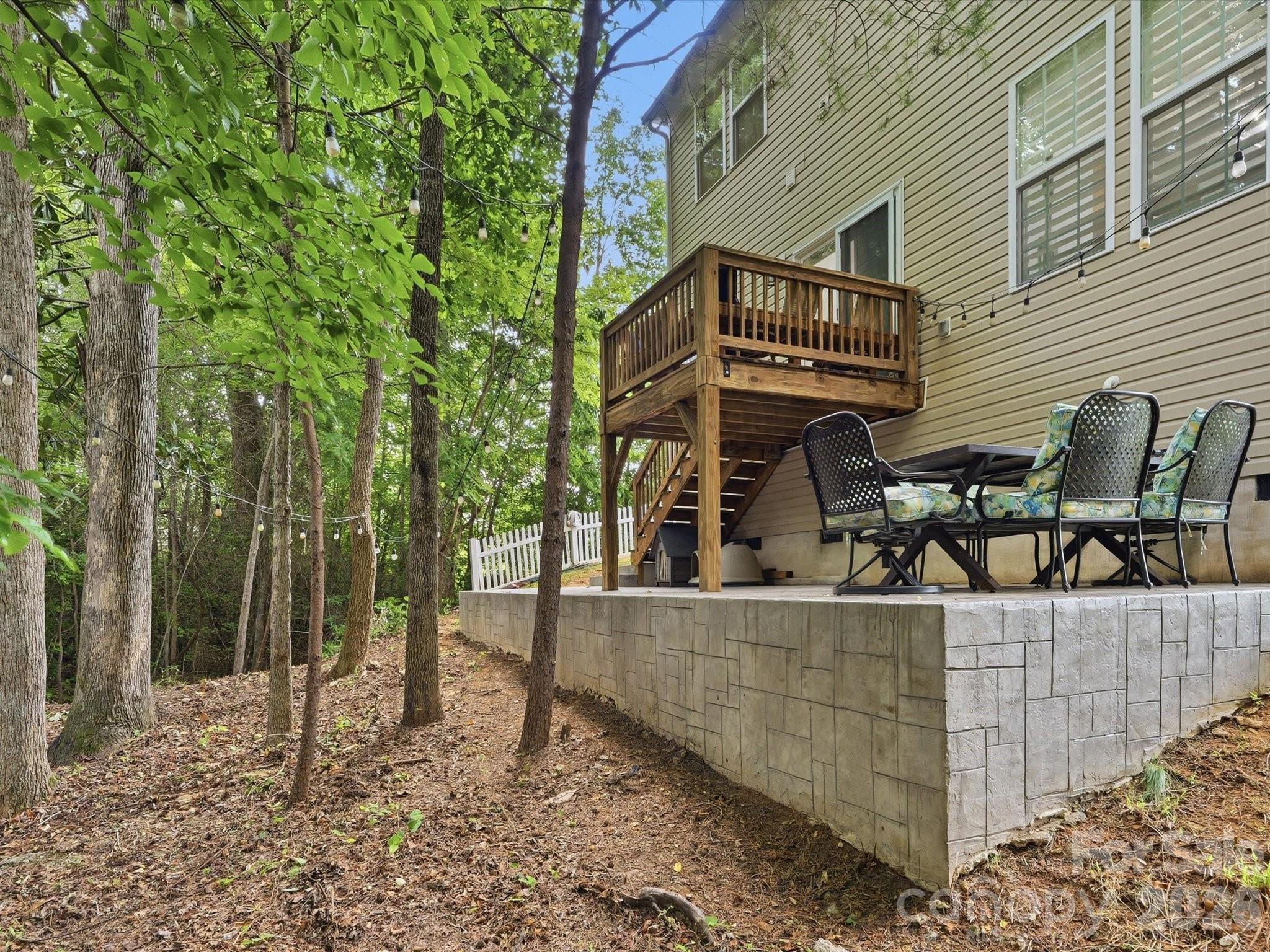 1566 Glenbar Court — Clover