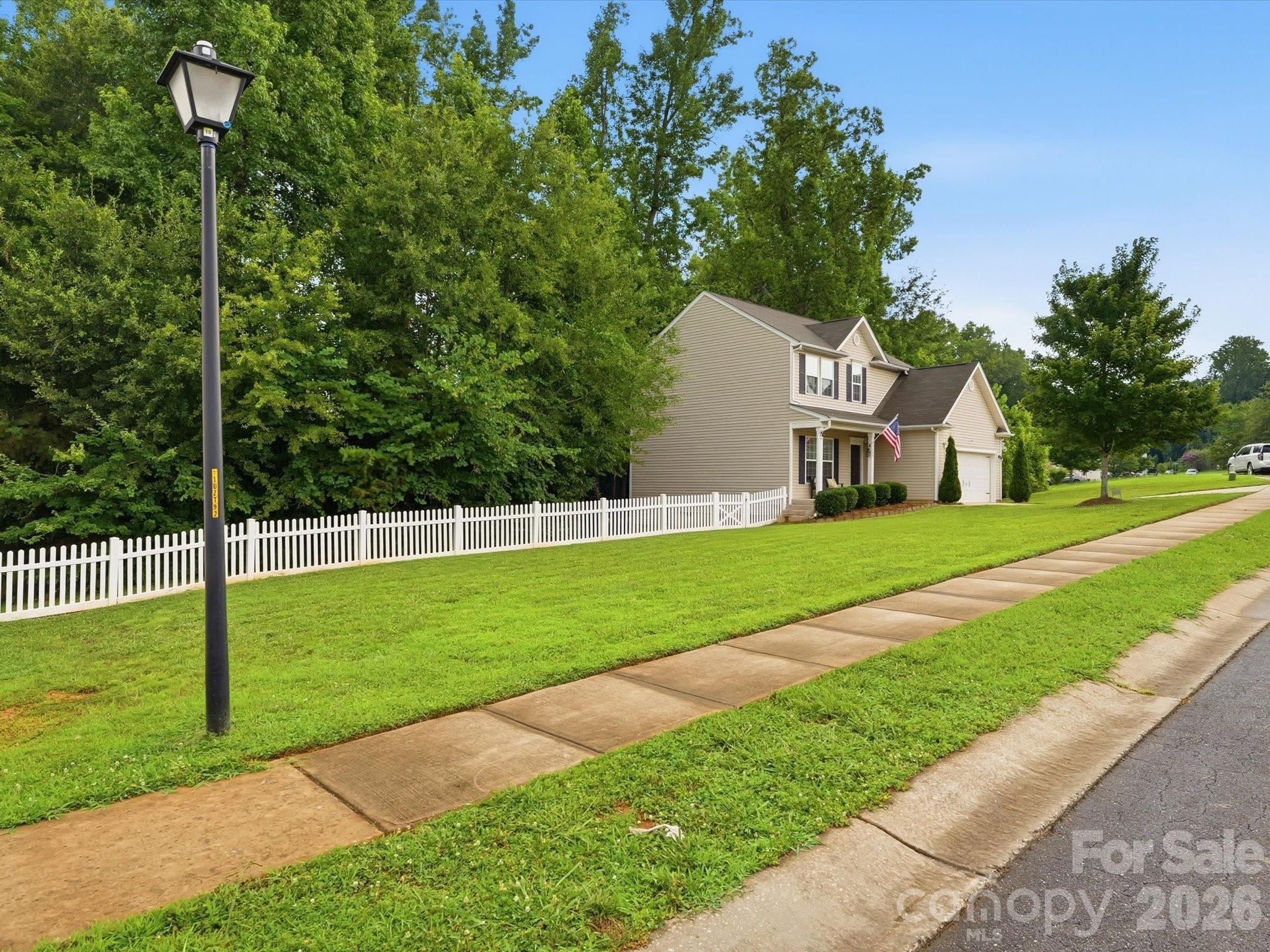 1566 Glenbar Court — Clover