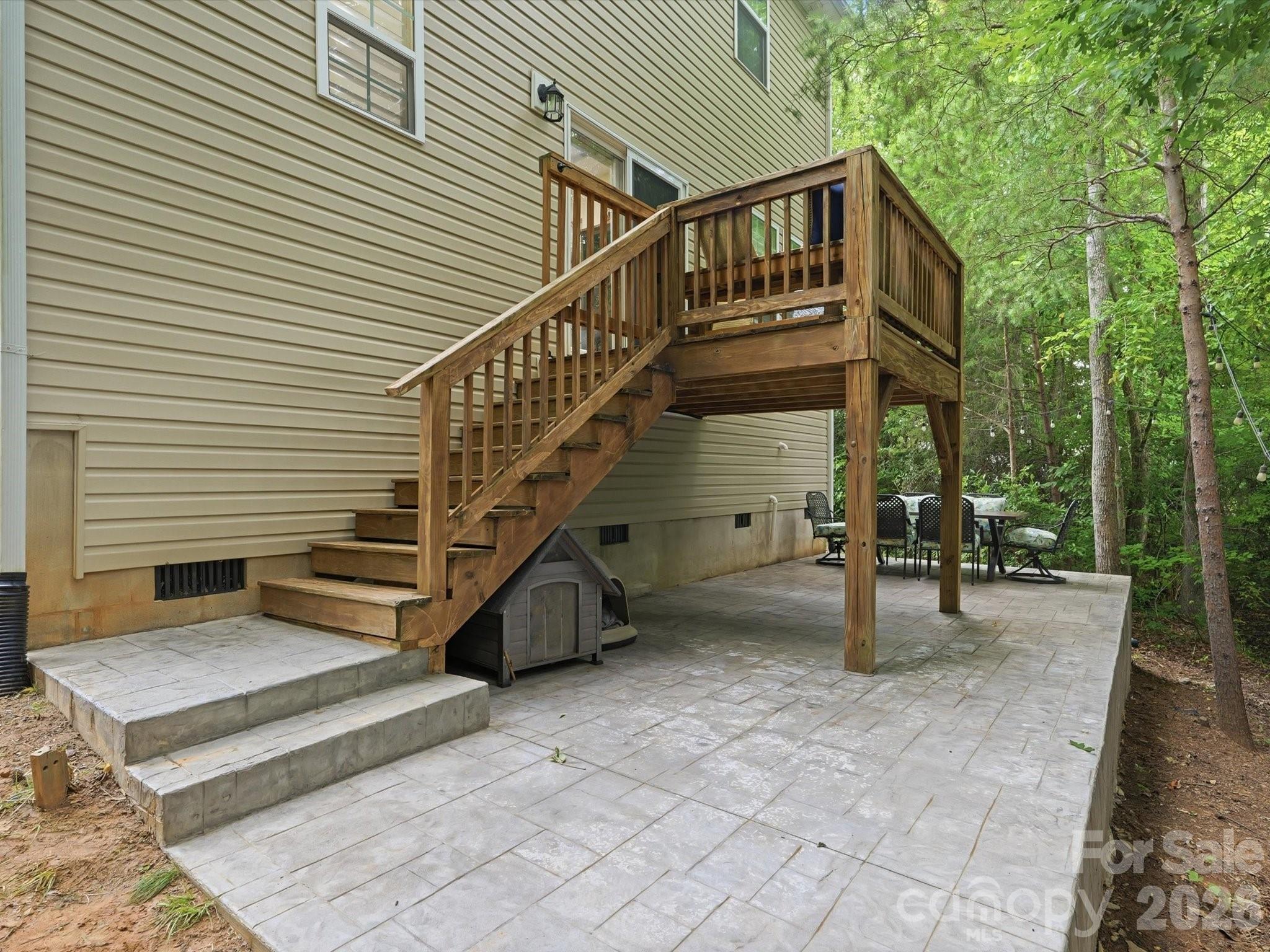 1566 Glenbar Court — Clover