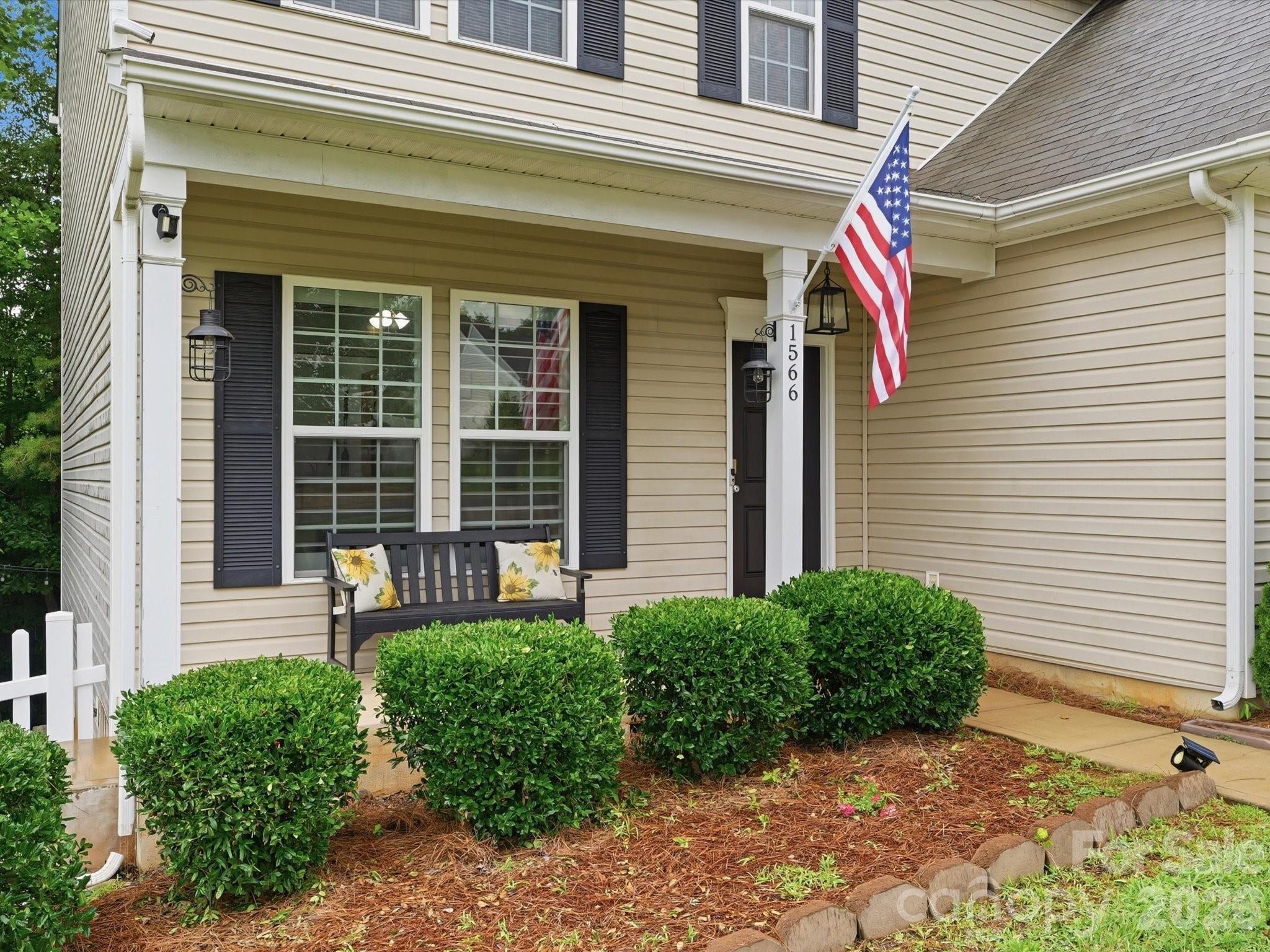 1566 Glenbar Court — Clover