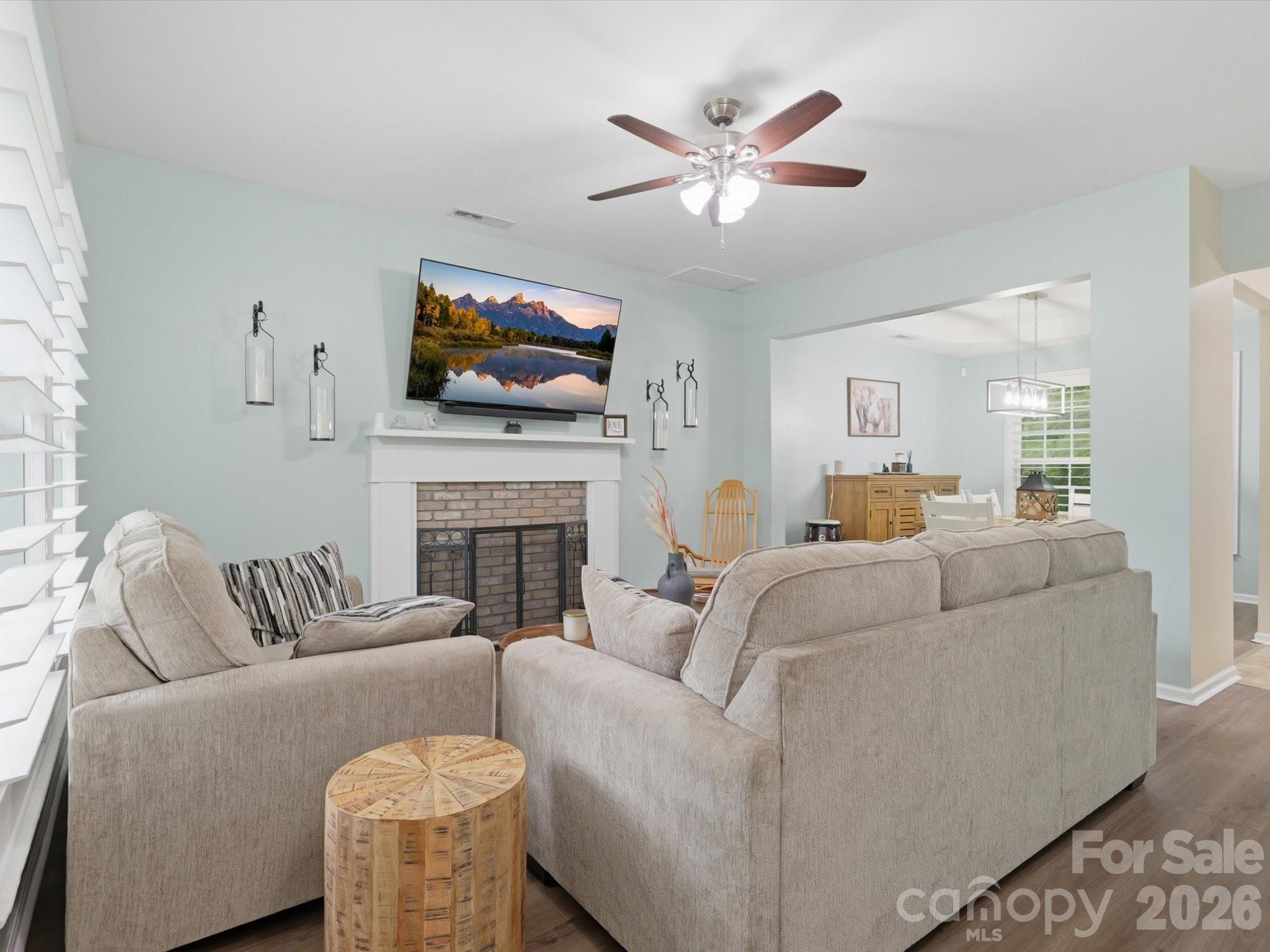 1566 Glenbar Court — Clover