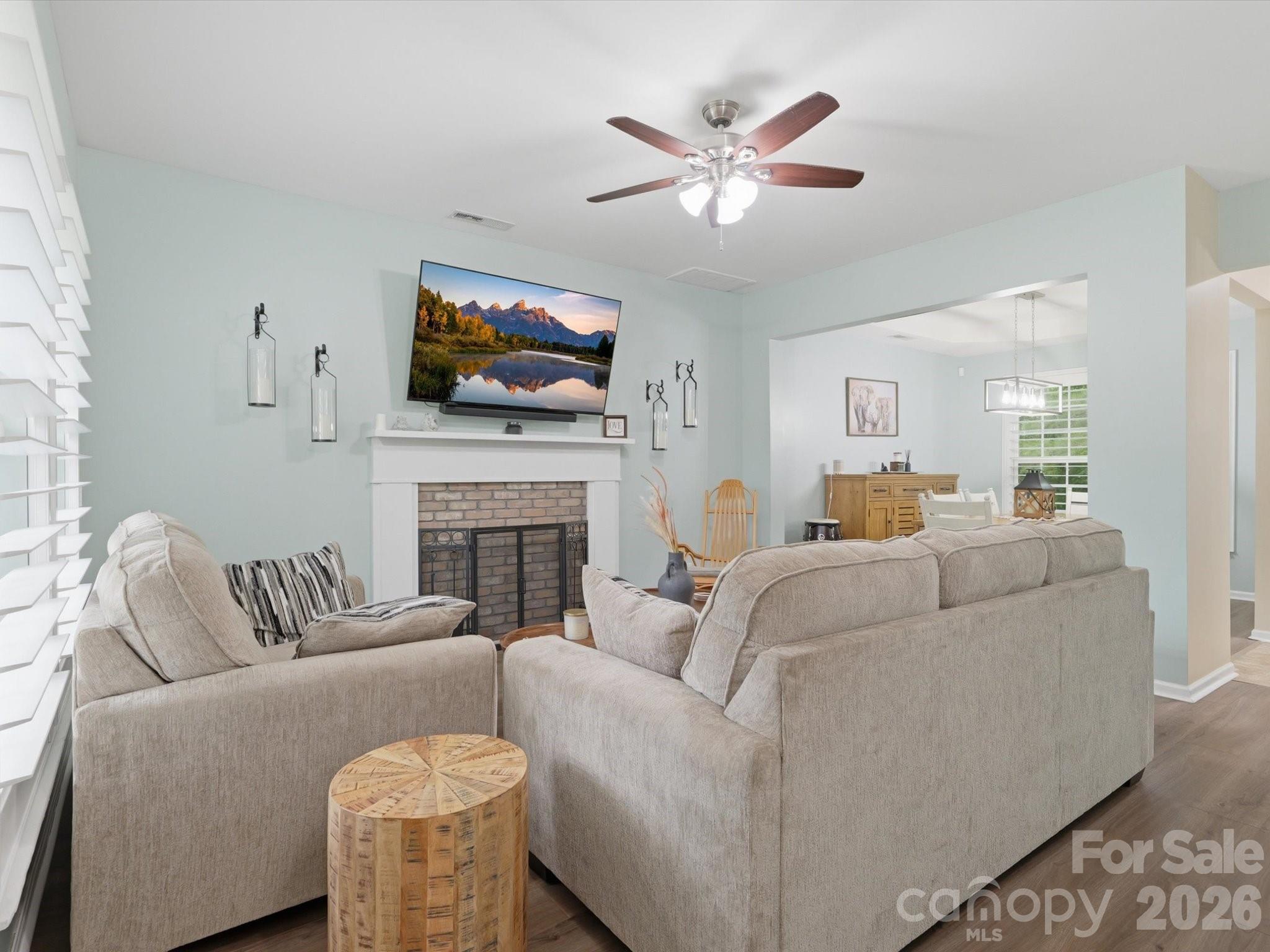 1566 Glenbar Court — Clover