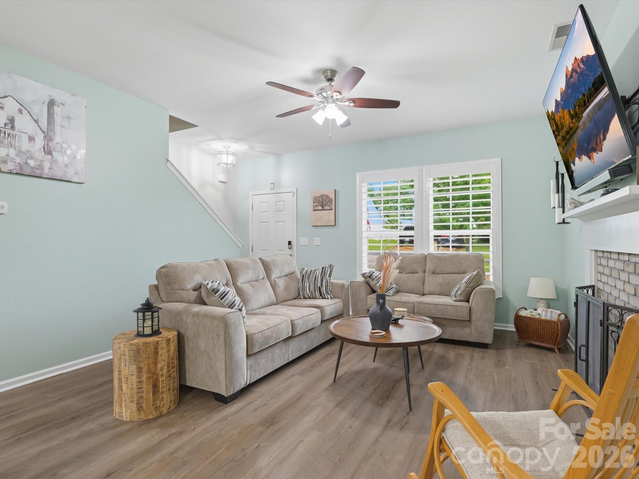 1566 Glenbar Court — Clover