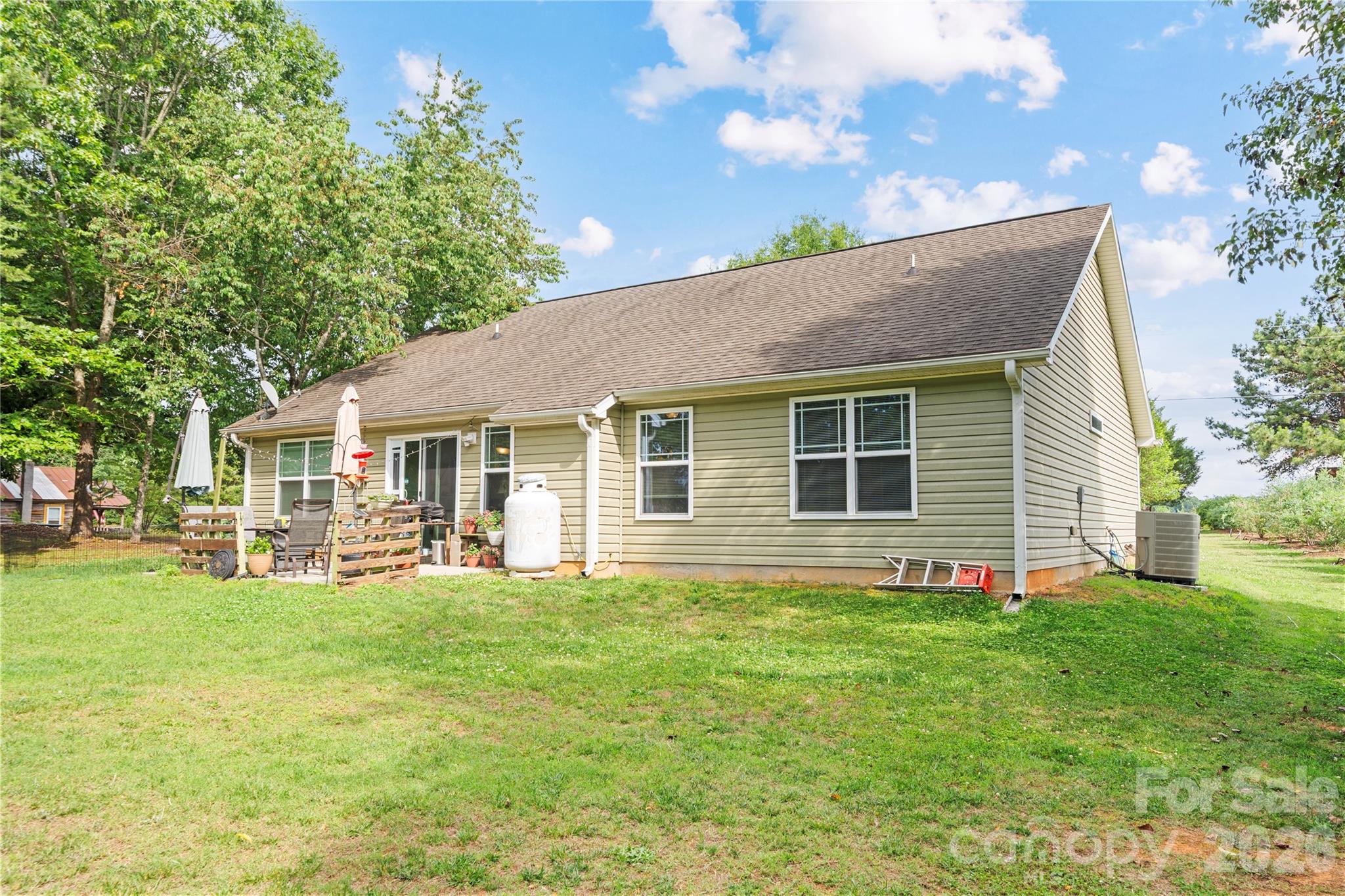 1483 Hopewell Church Road — Catawba