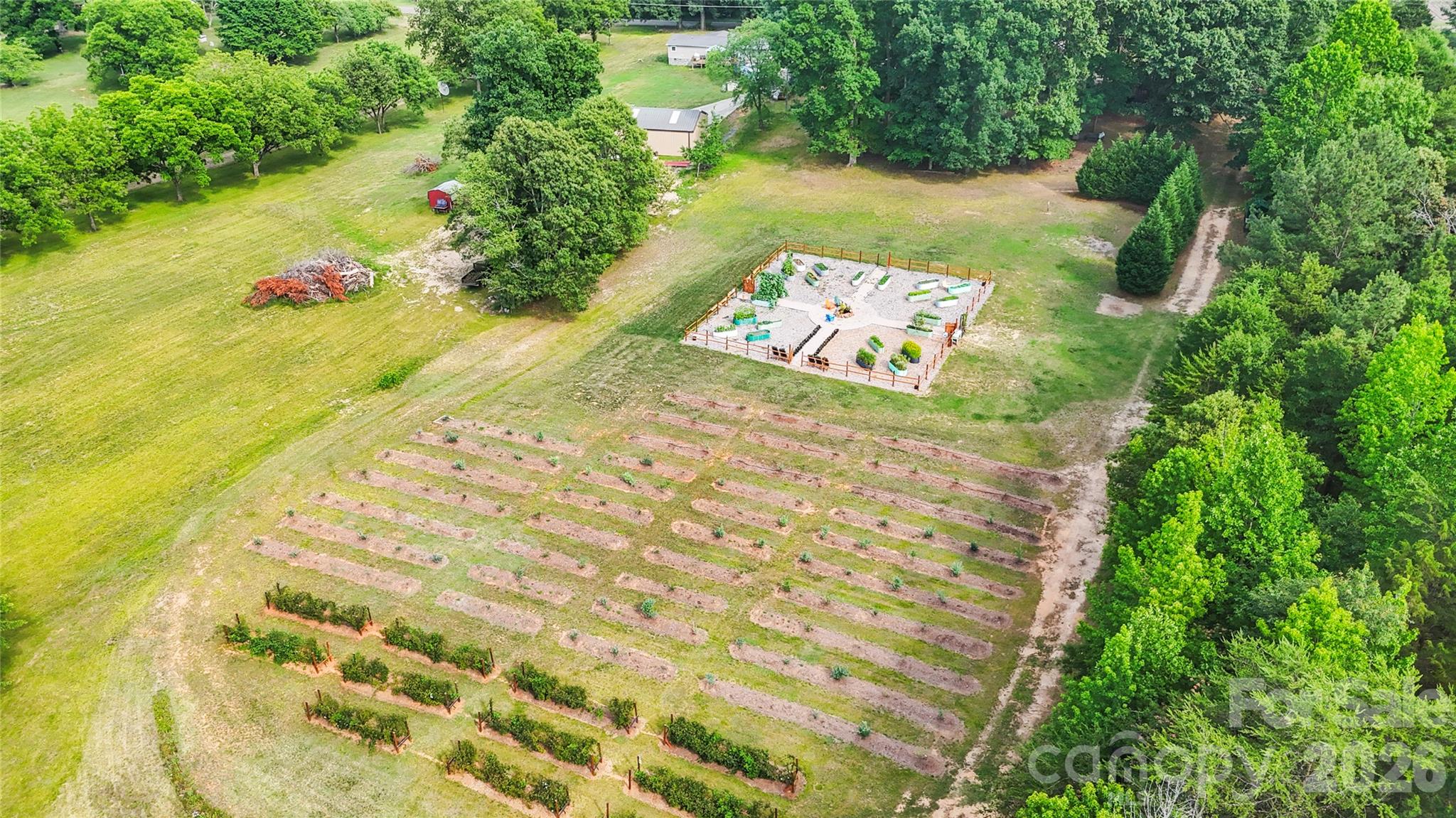 1483 Hopewell Church Road — Catawba