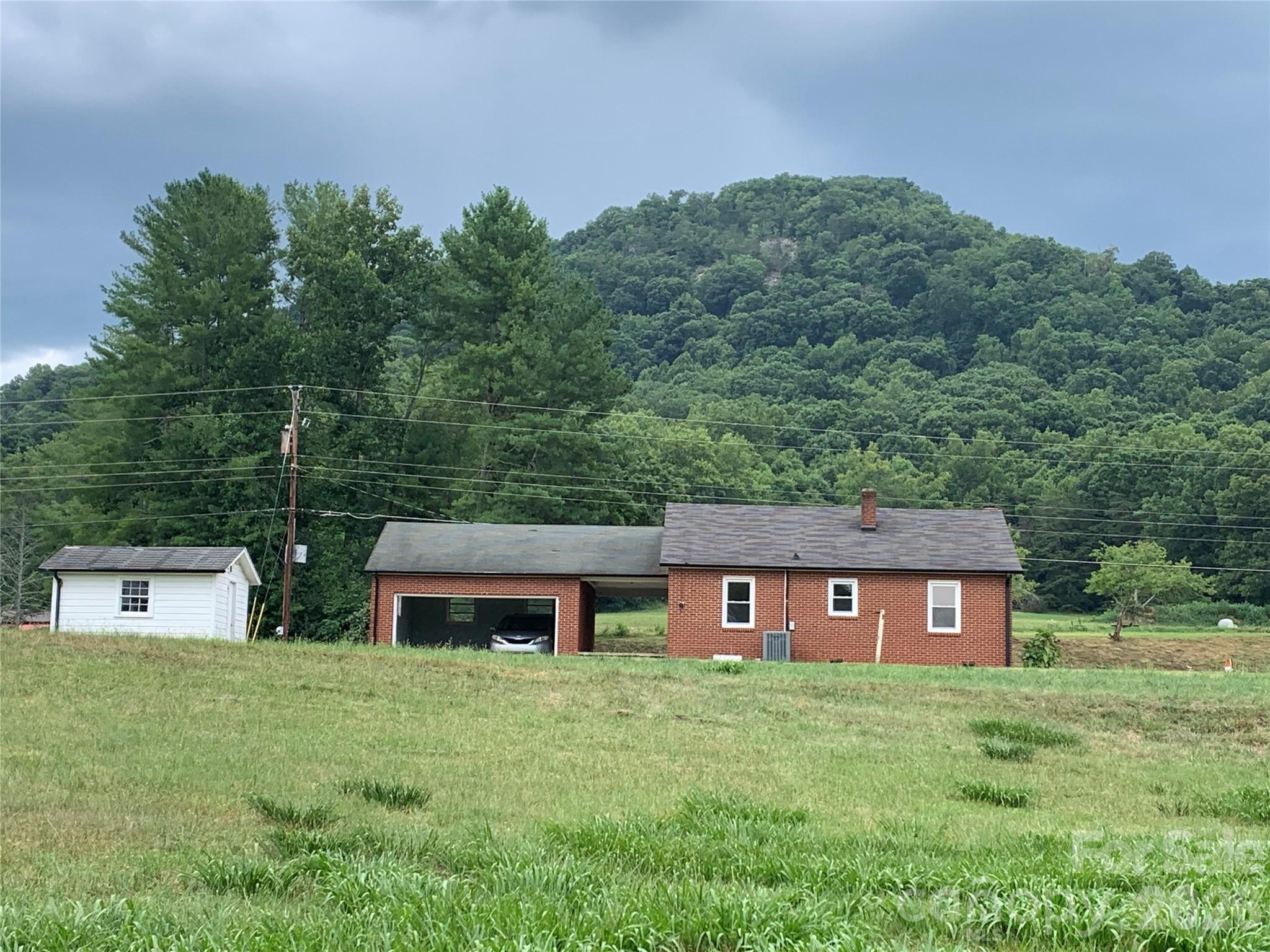 6285 & 6231 Nc 16 Highway N — Taylorsville
