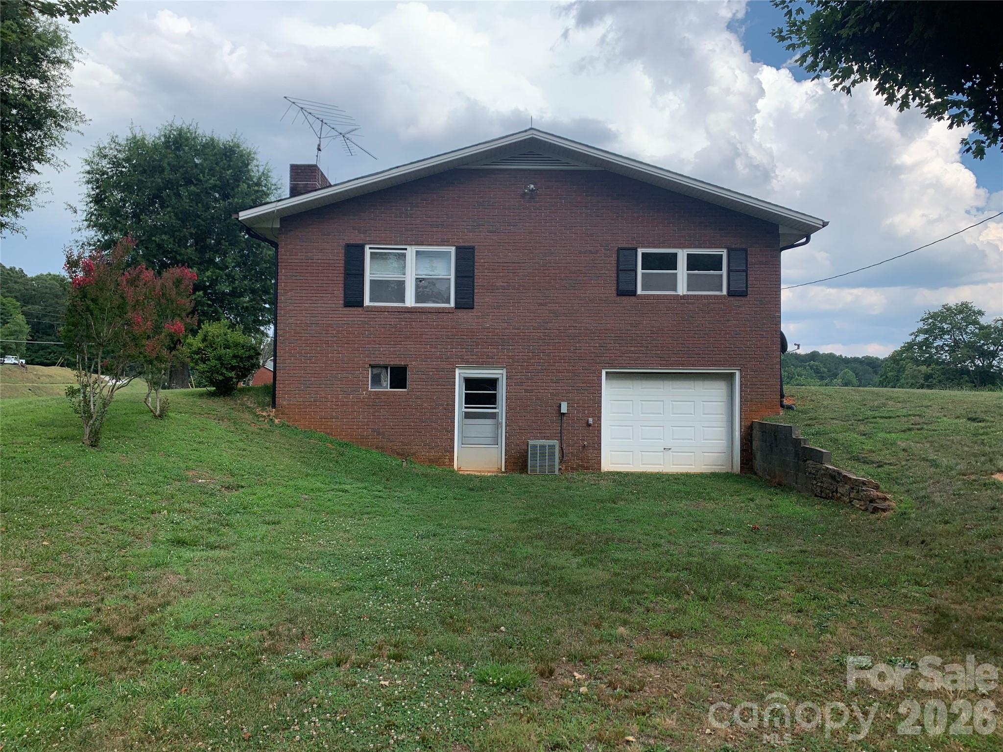 6285 & 6231 Nc 16 Highway N — Taylorsville