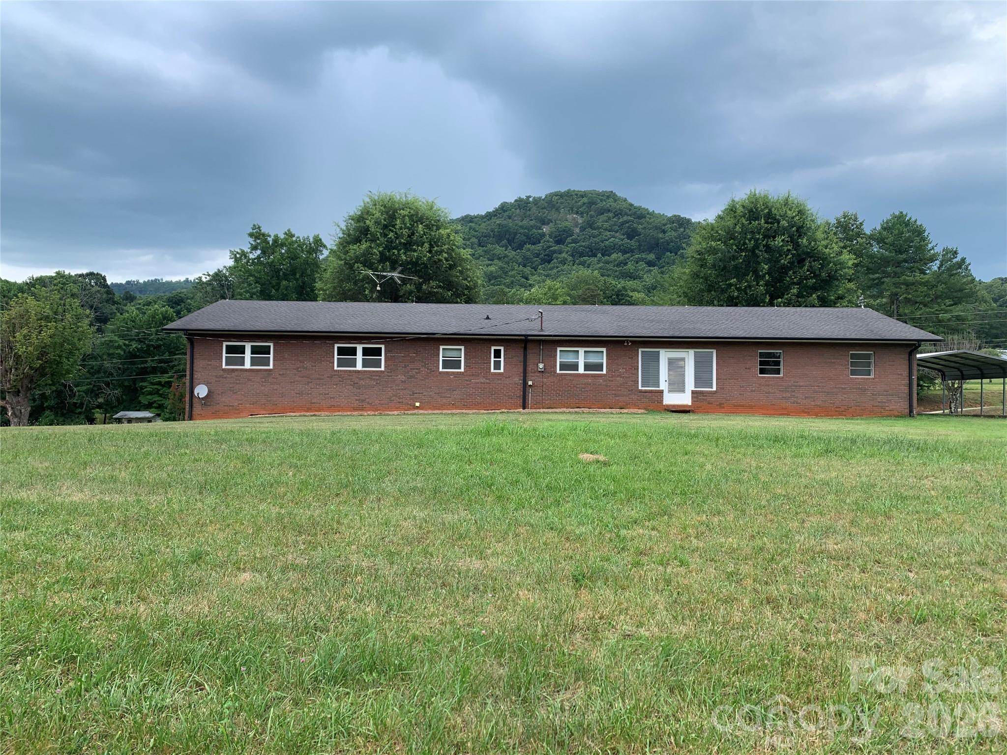 6285 & 6231 Nc 16 Highway N — Taylorsville