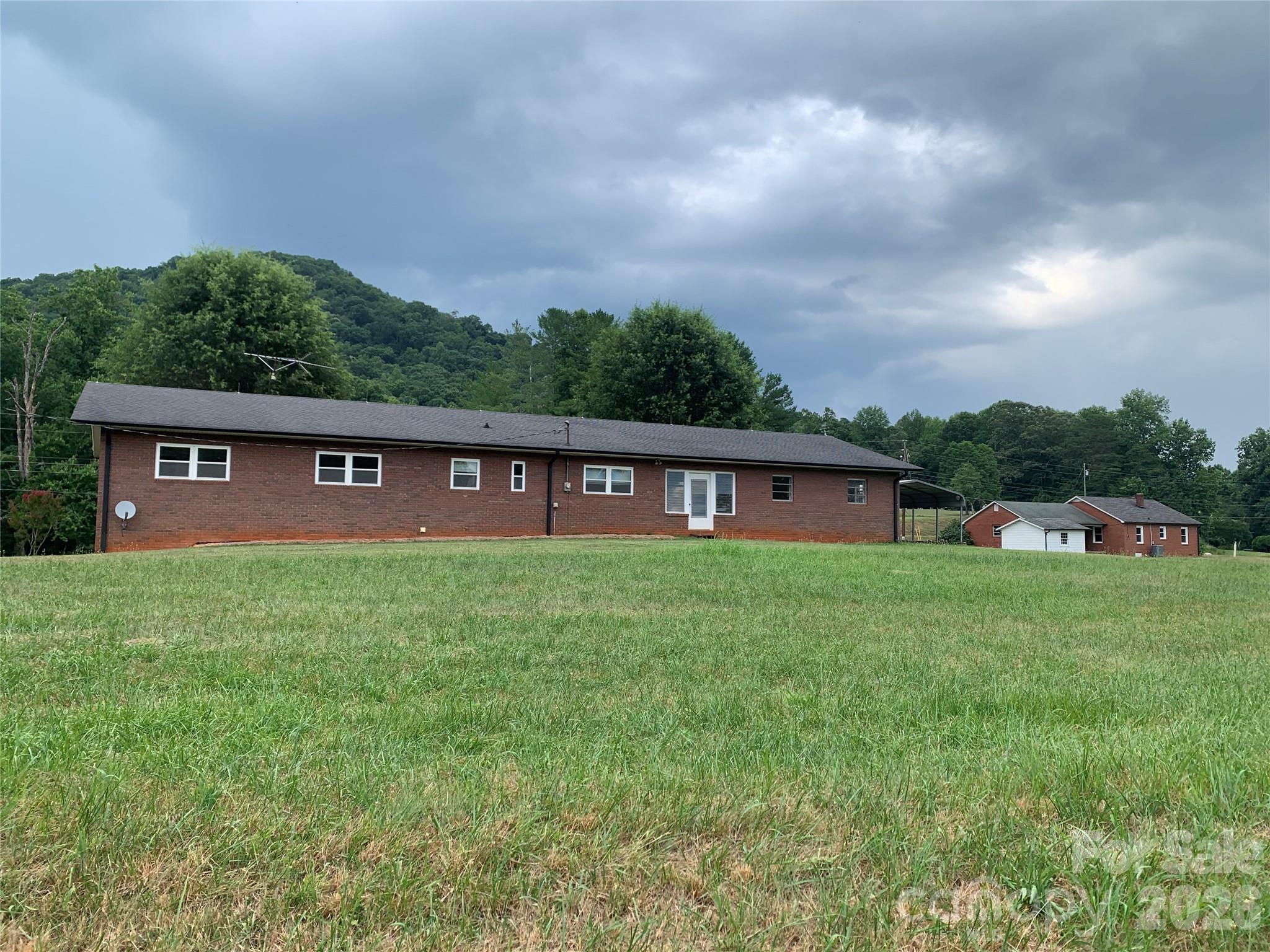 6285 & 6231 Nc 16 Highway N — Taylorsville