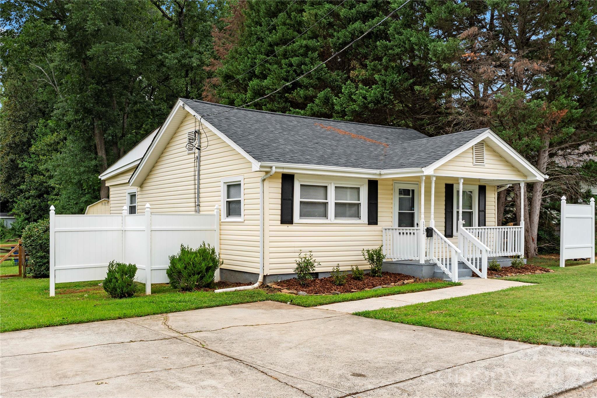112 Harris Street — Belmont
