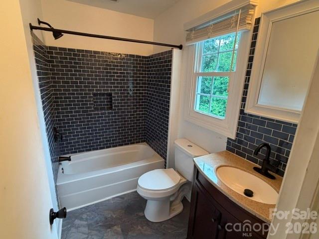 1376 Glenheath Drive — Hendersonville