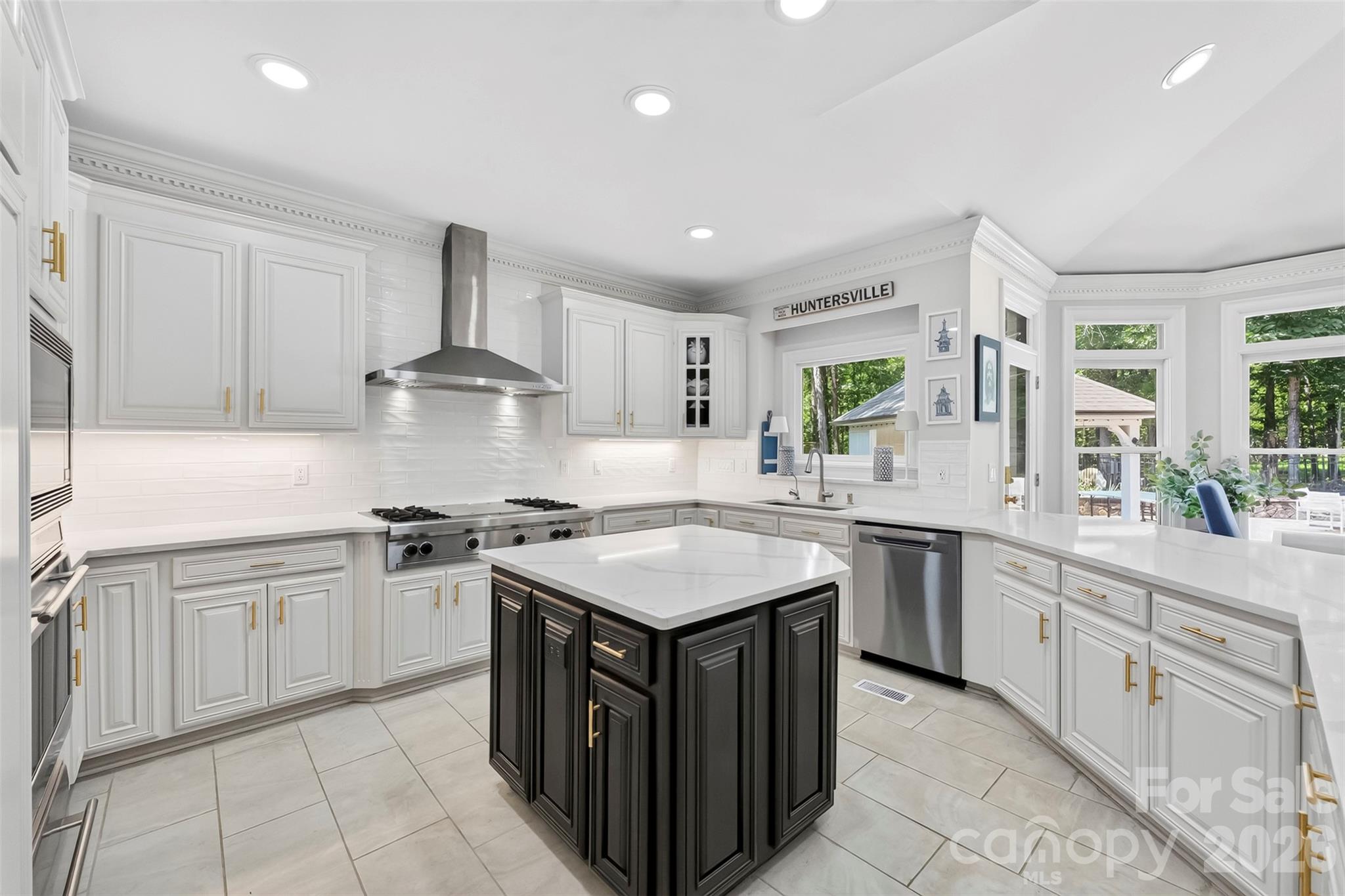 10107 Annie Oakley Trail — Charlotte