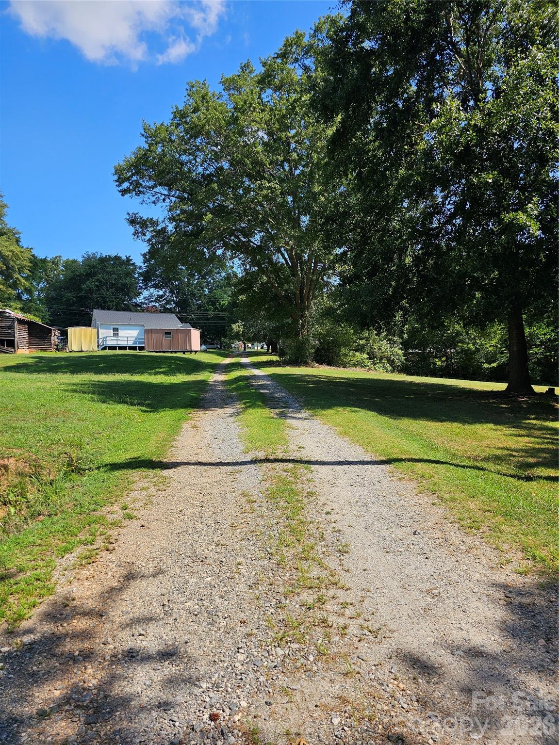 195 Hollywood Street — Forest City