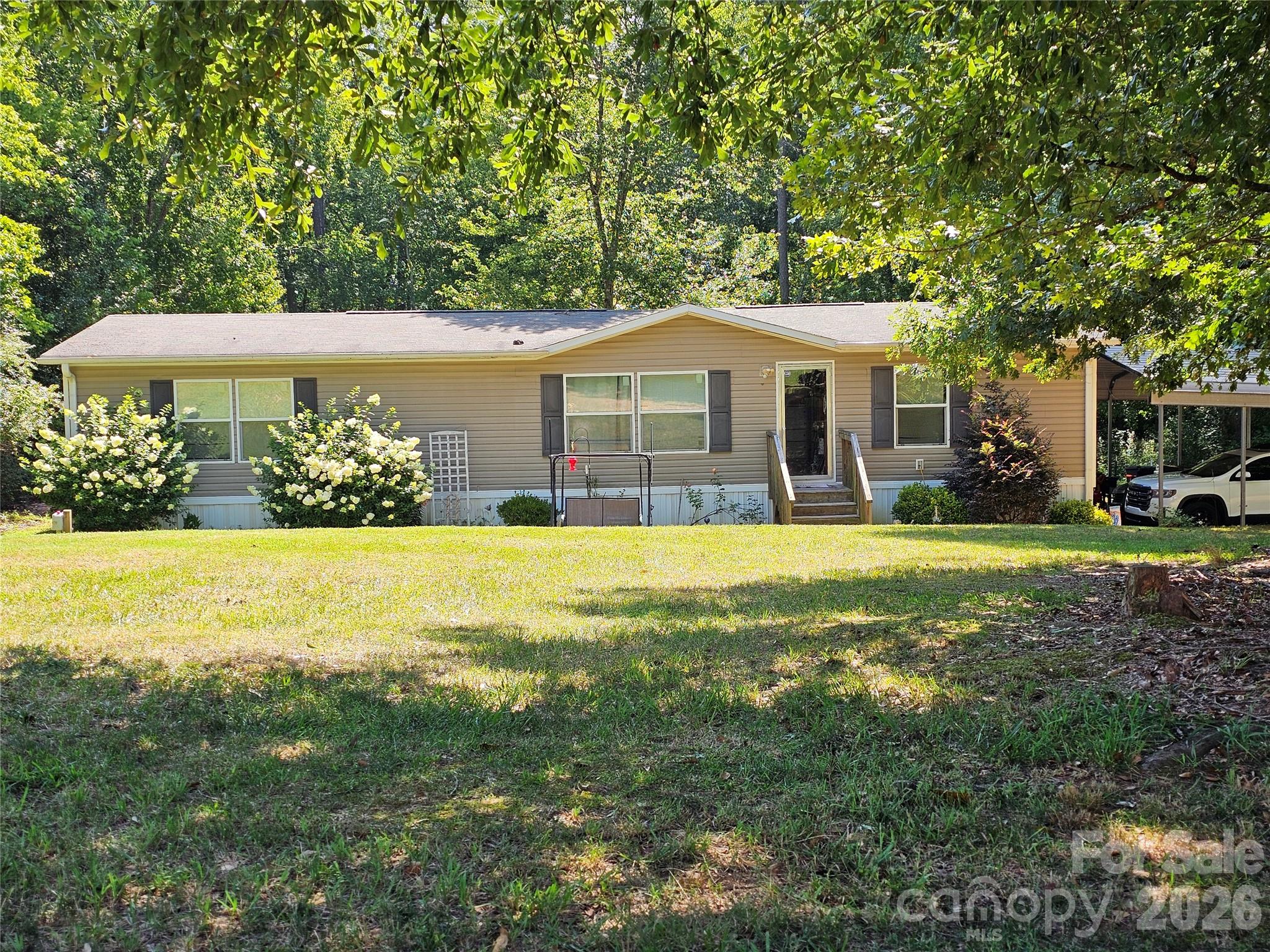 195 Hollywood Street — Forest City