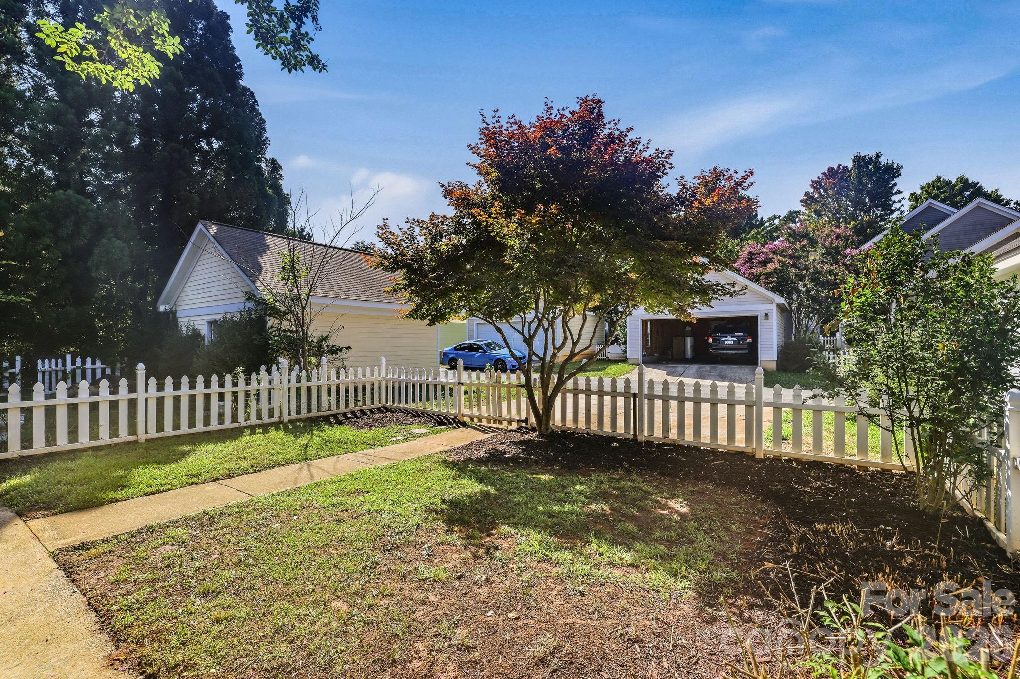 11209 Blue Cedar Lane — Charlotte