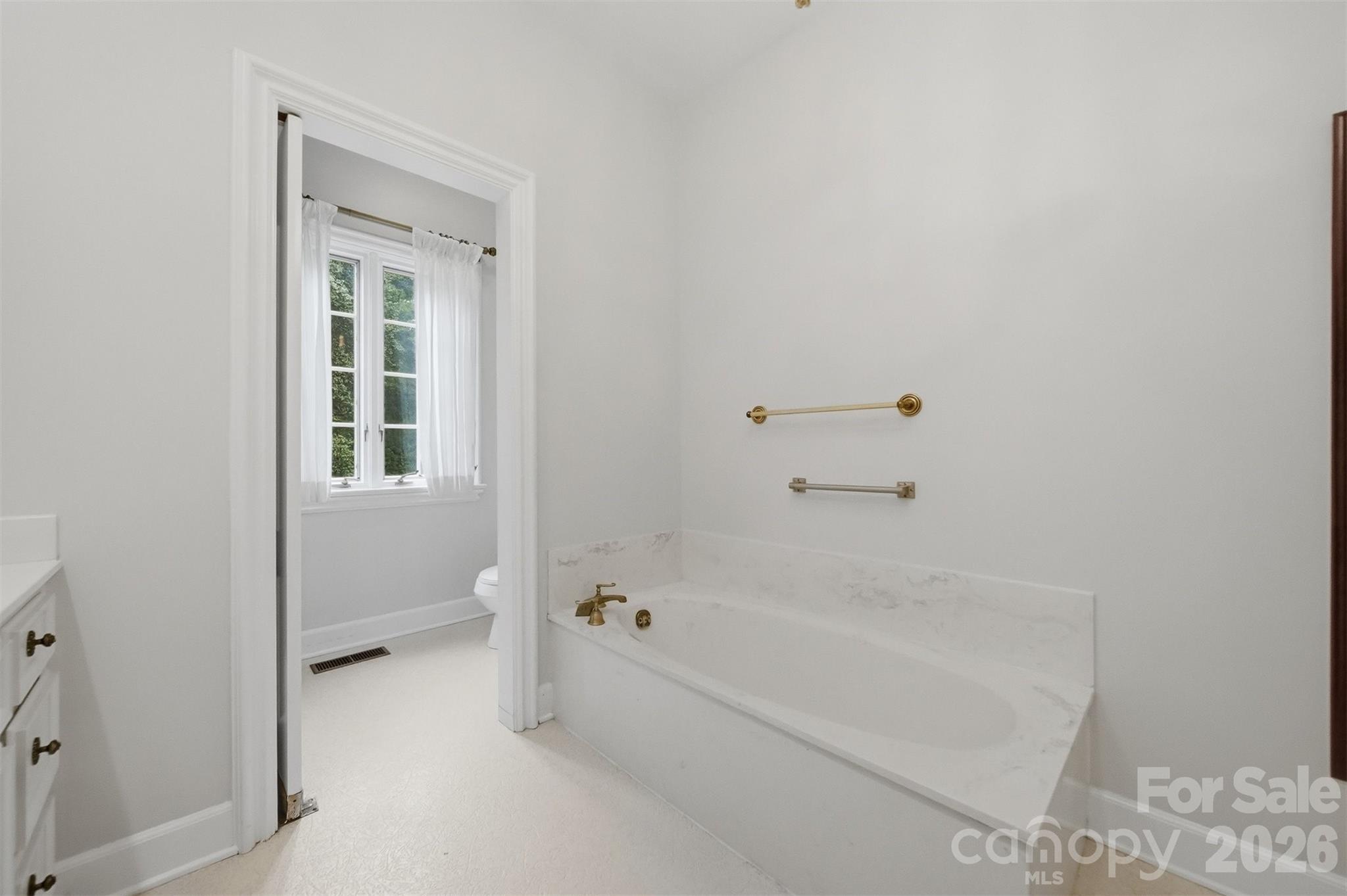 2373 Wilkesboro Boulevard — Lenoir