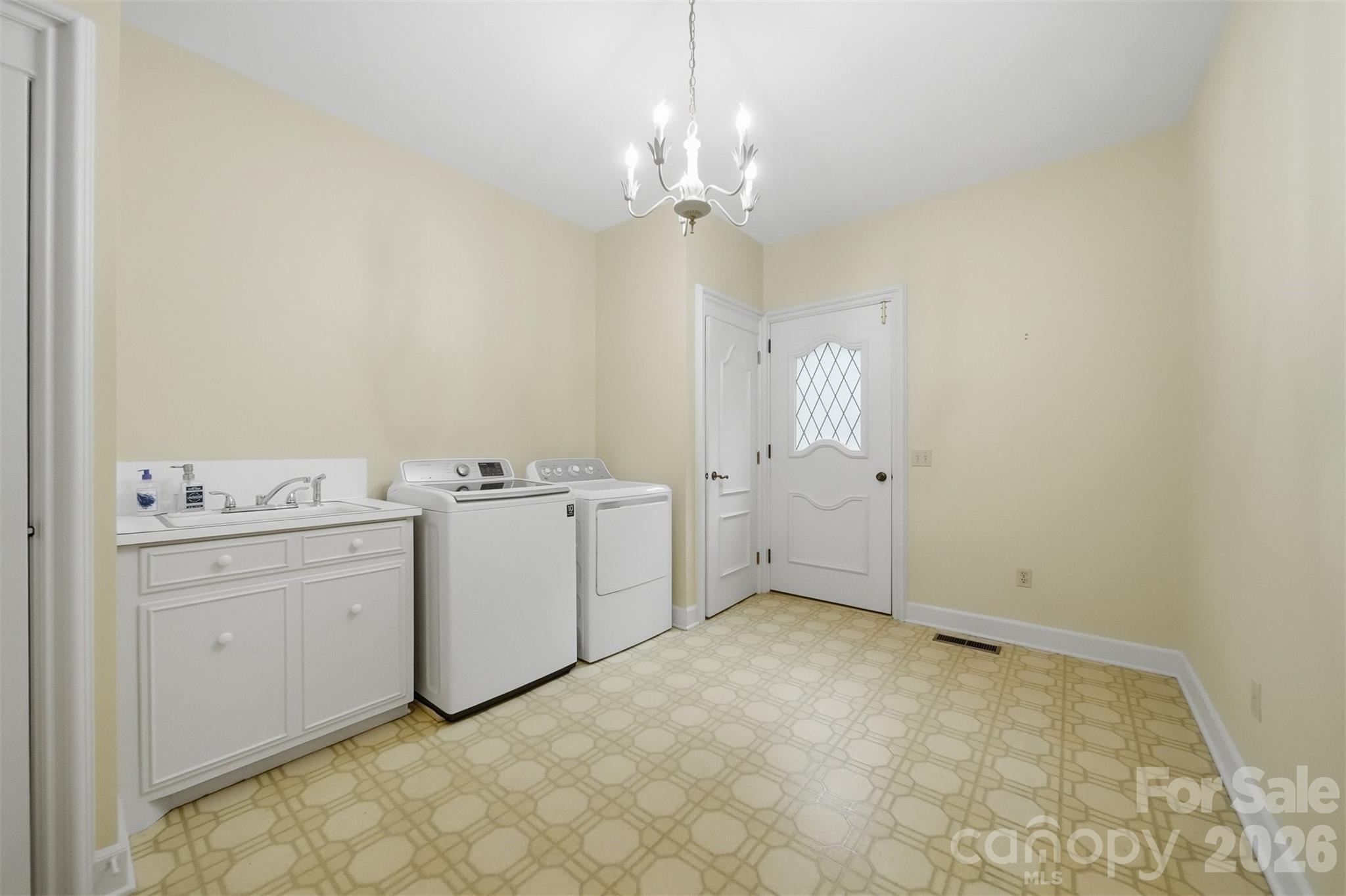 2373 Wilkesboro Boulevard — Lenoir