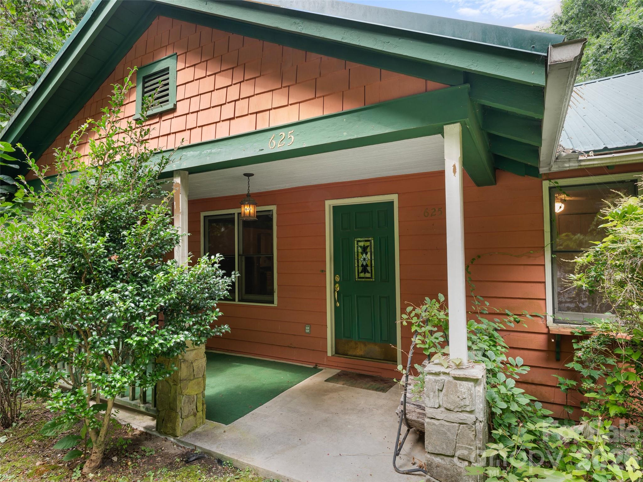 95 Substation Road — Saluda