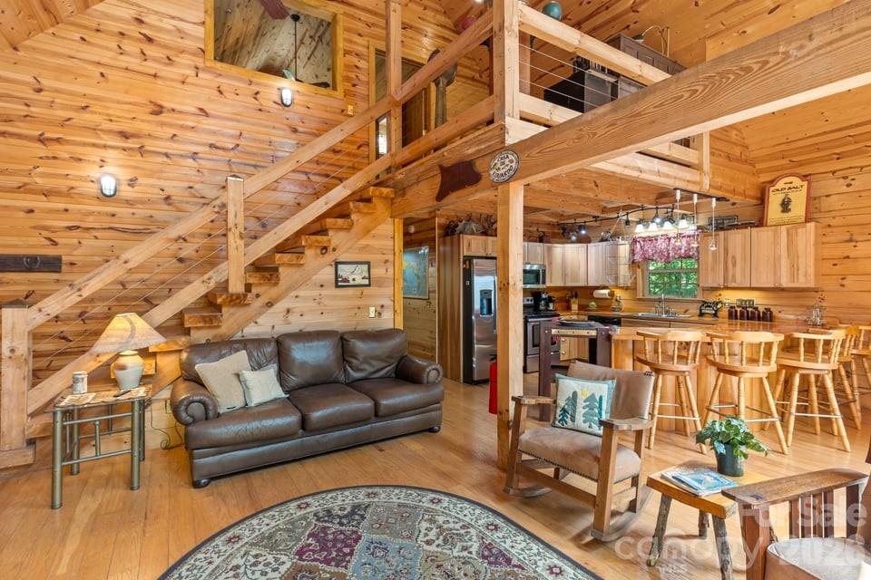 4435 Flat Mountain Road — Highlands