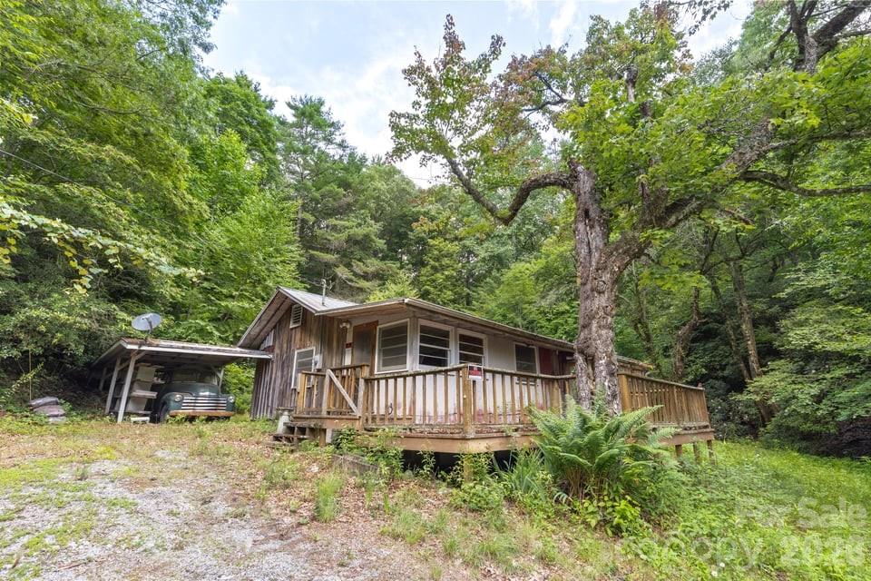 4435 Flat Mountain Road — Highlands