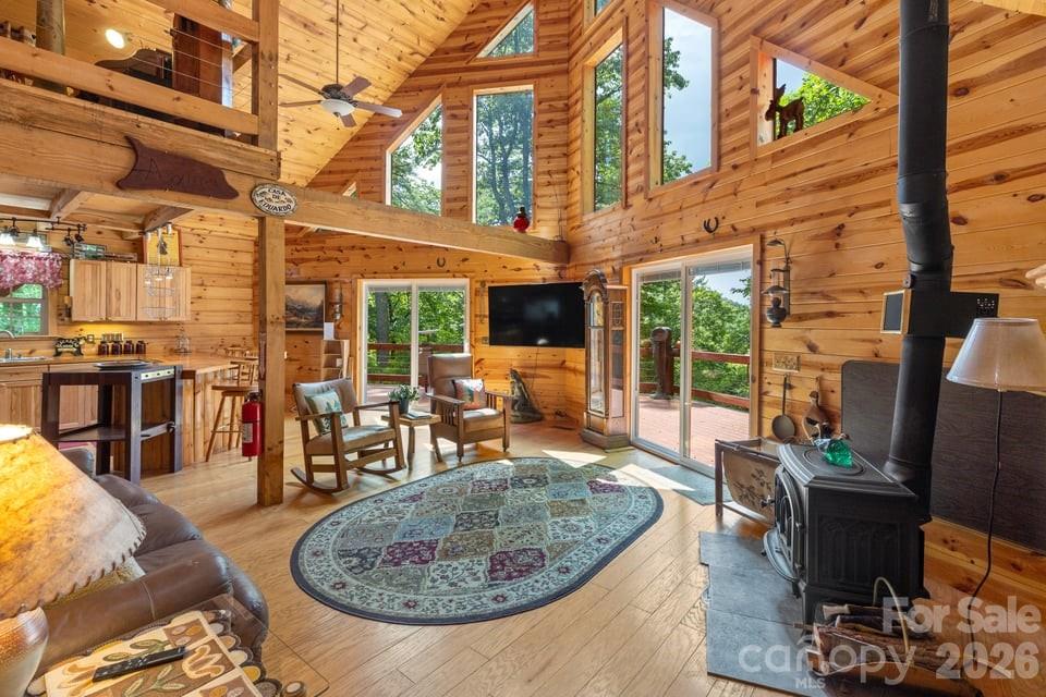 4435 Flat Mountain Road — Highlands