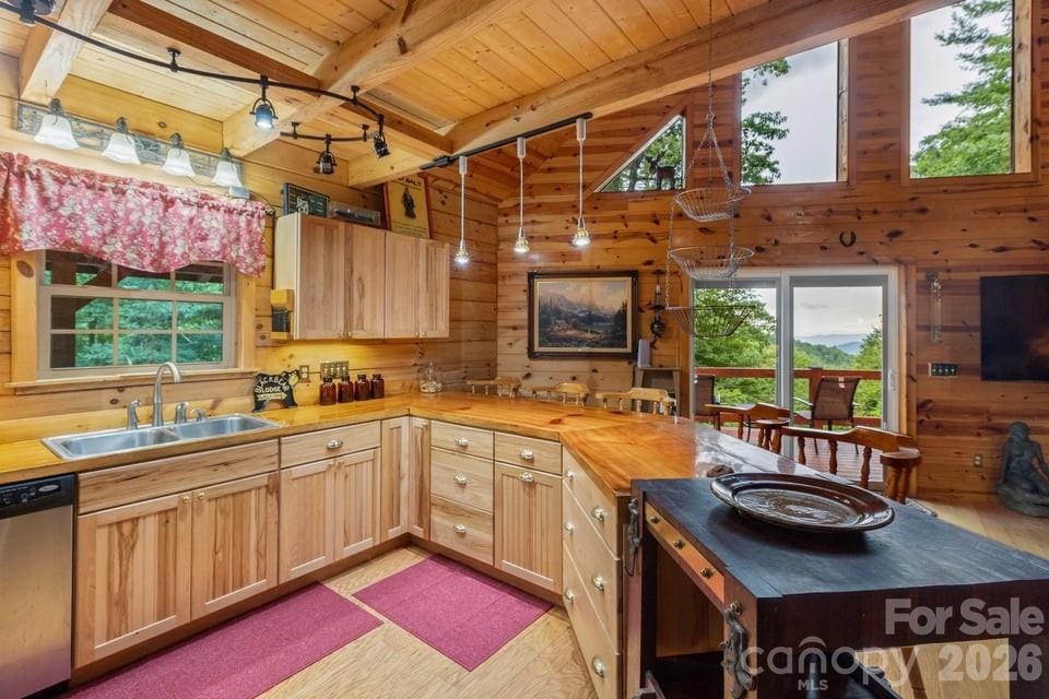 4435 Flat Mountain Road — Highlands