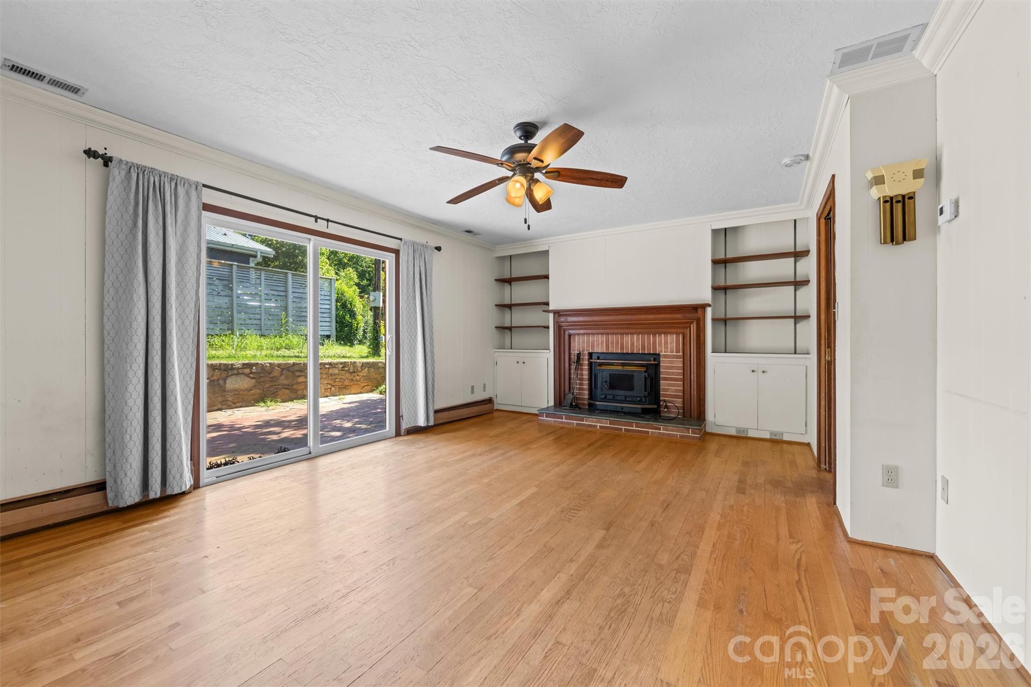 21 Hamburg Drive — Weaverville