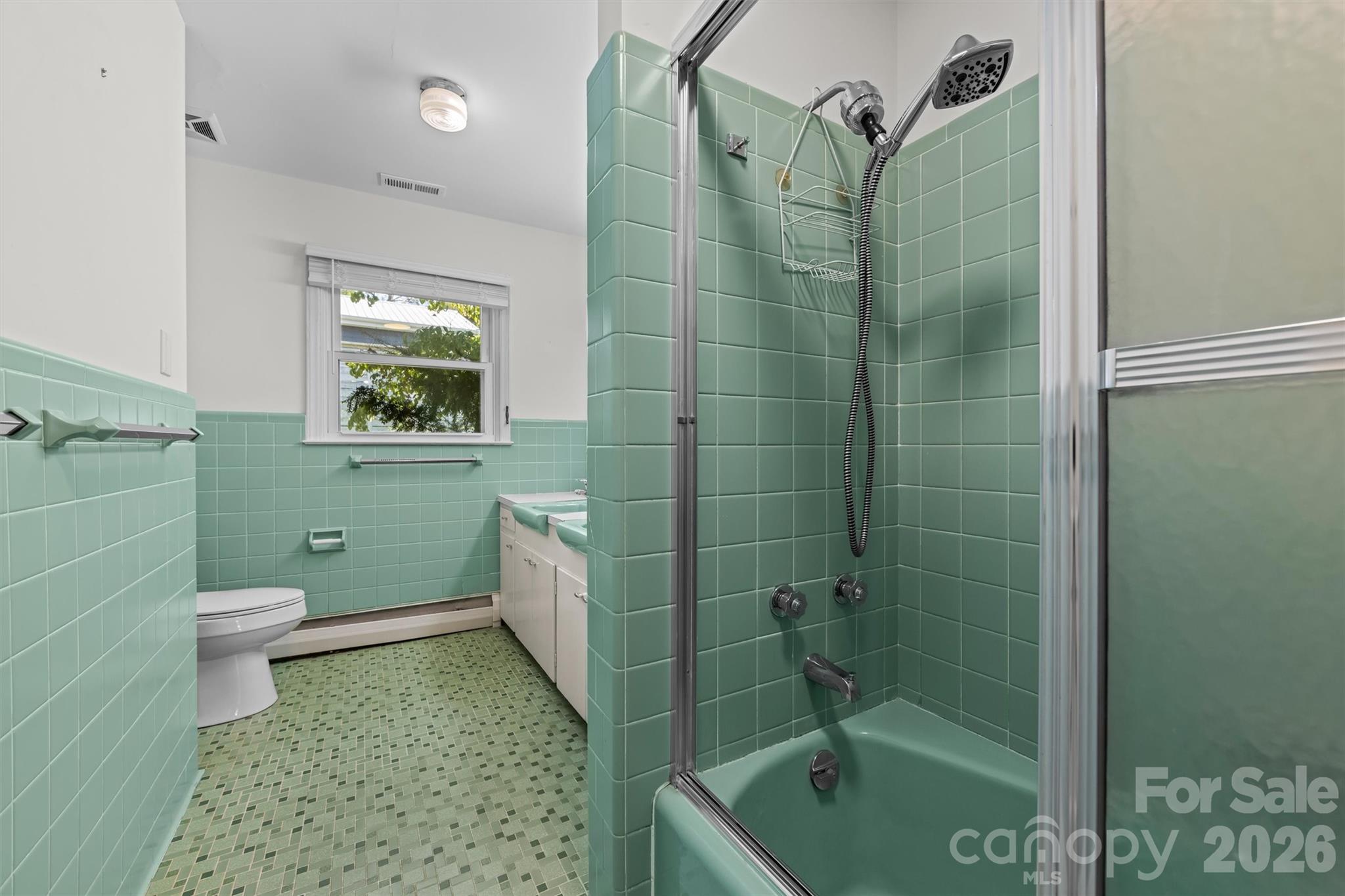 21 Hamburg Drive — Weaverville