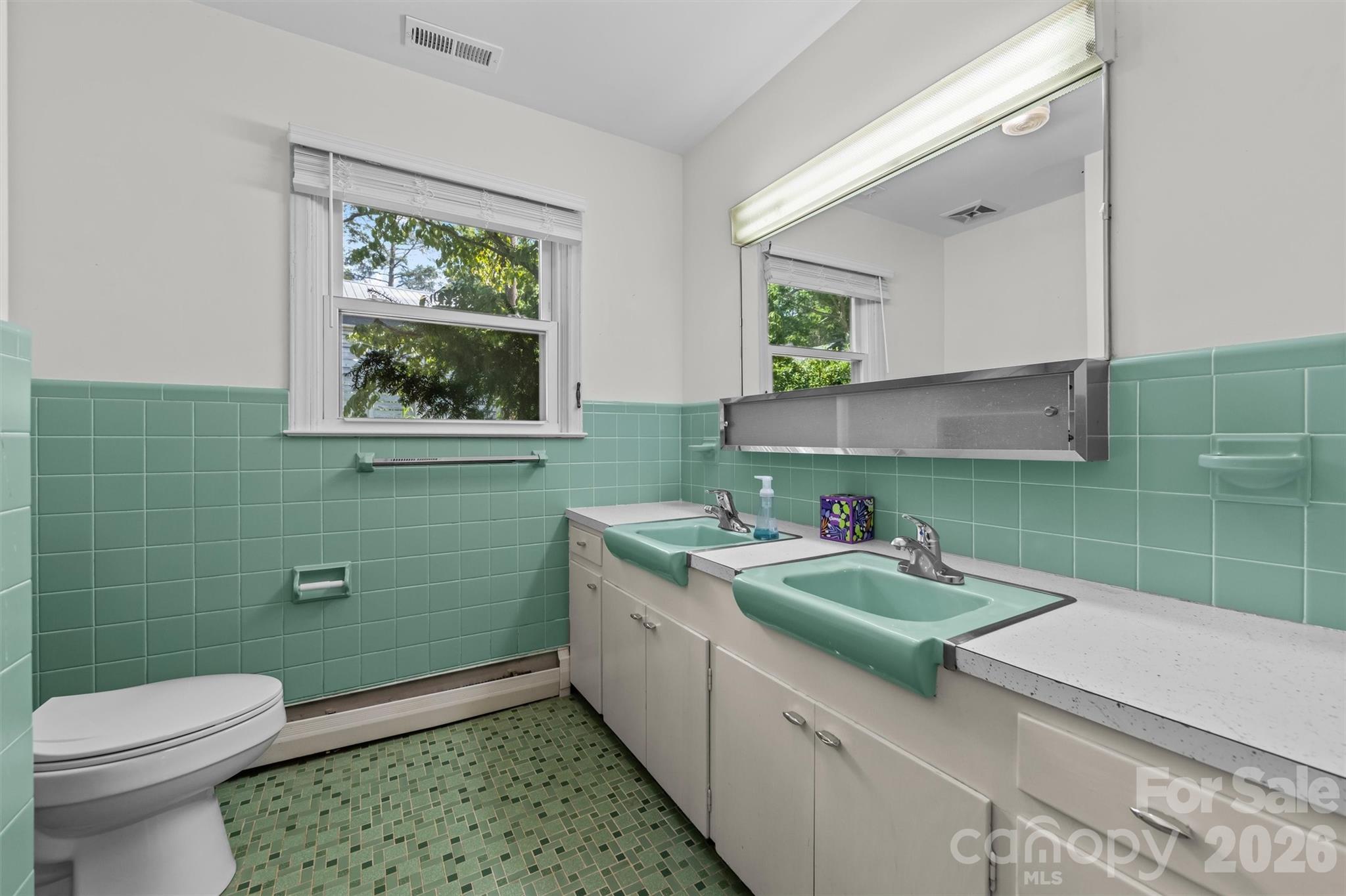 21 Hamburg Drive — Weaverville