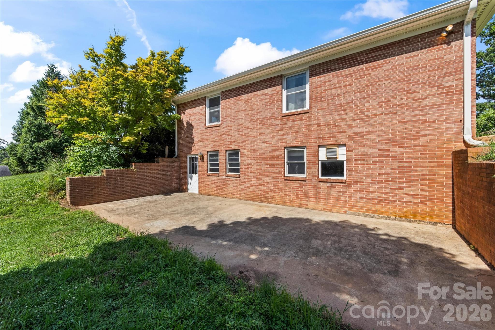 21 Hamburg Drive — Weaverville