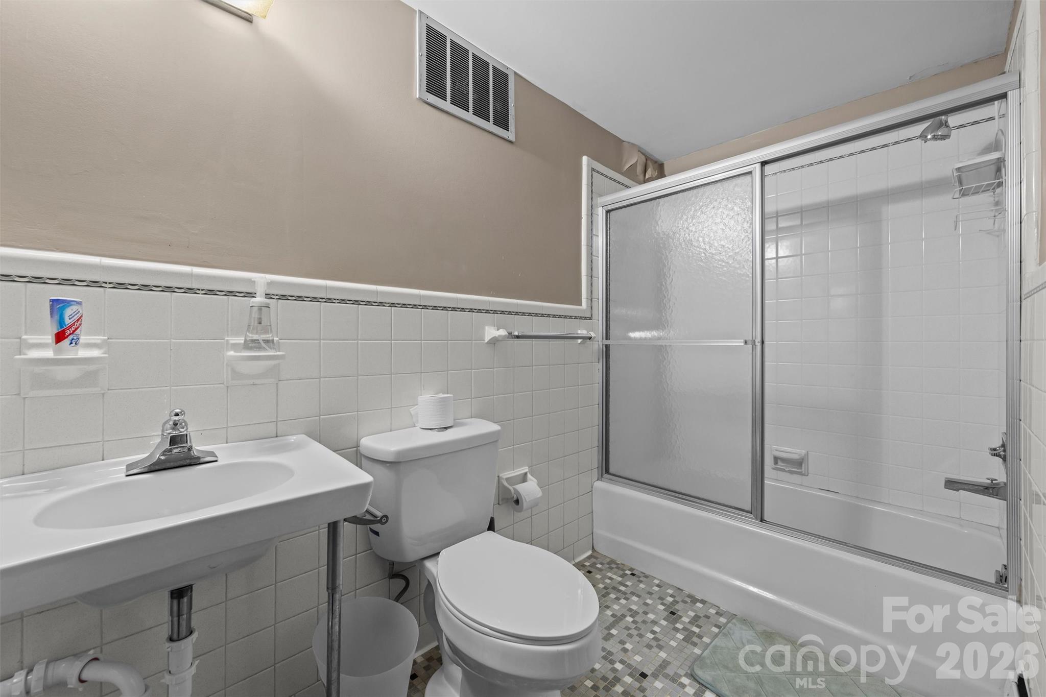 21 Hamburg Drive — Weaverville