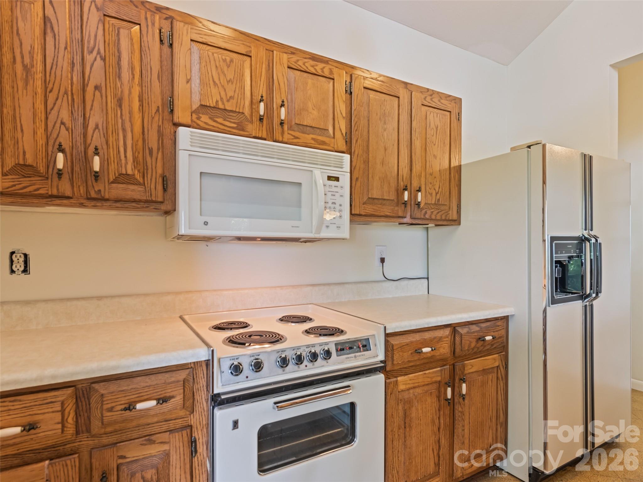 80 Merrie Way — Waynesville