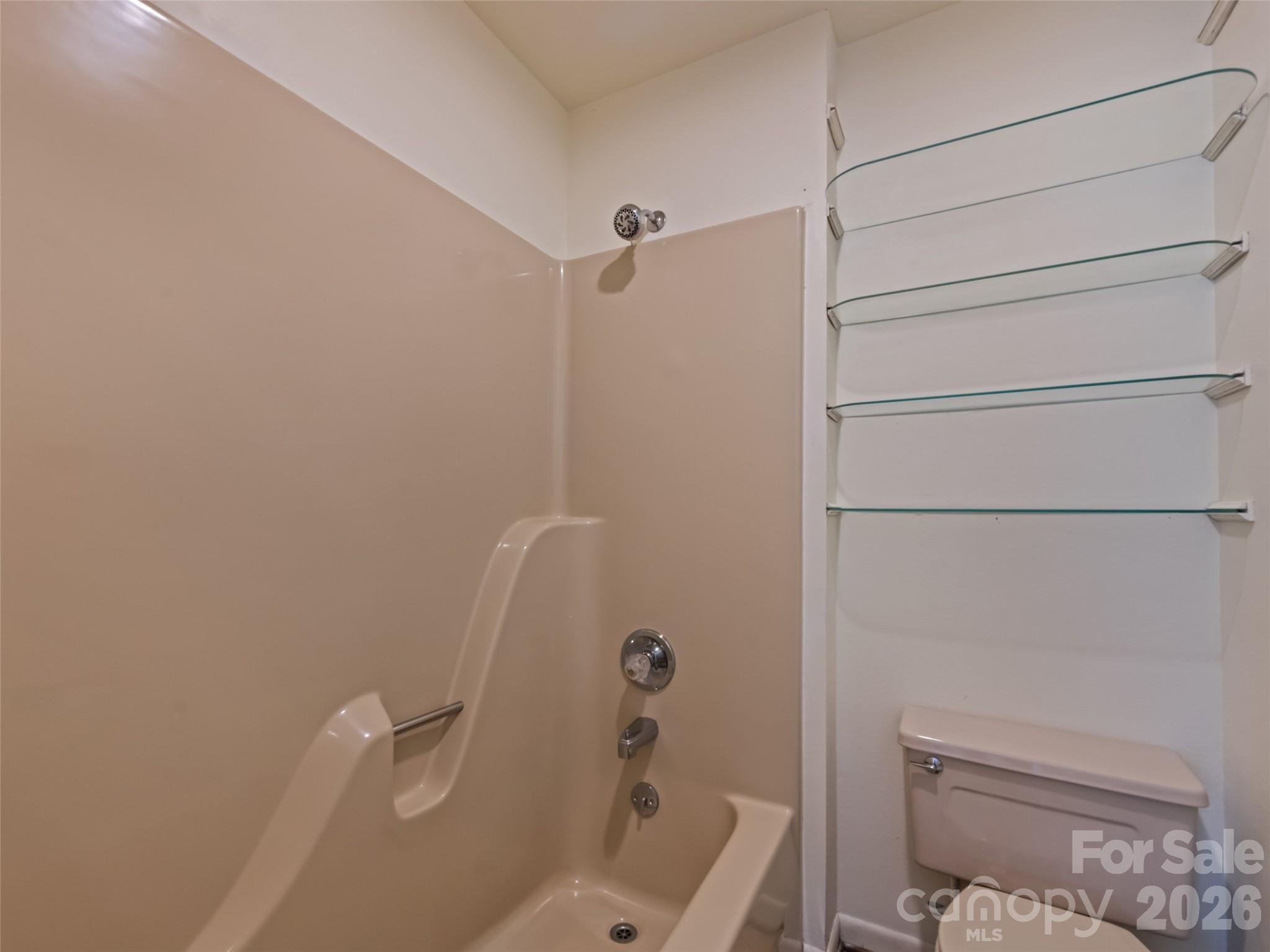 80 Merrie Way — Waynesville