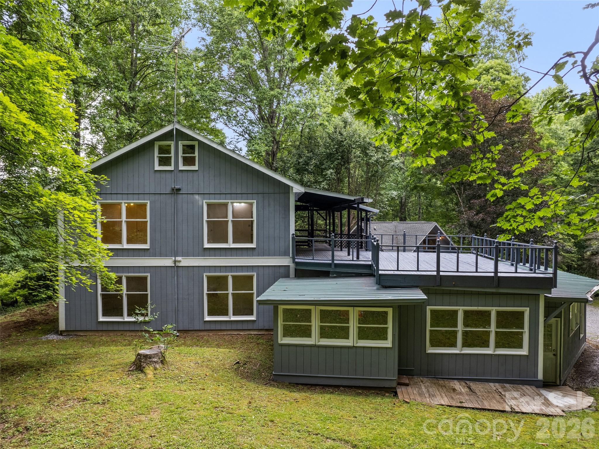 80 Merrie Way — Waynesville