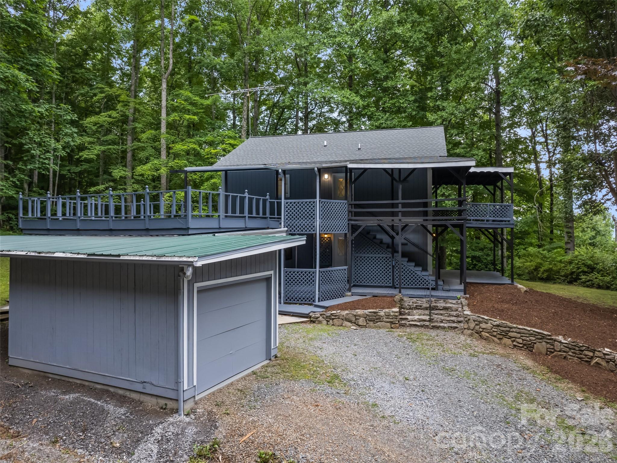 80 Merrie Way — Waynesville