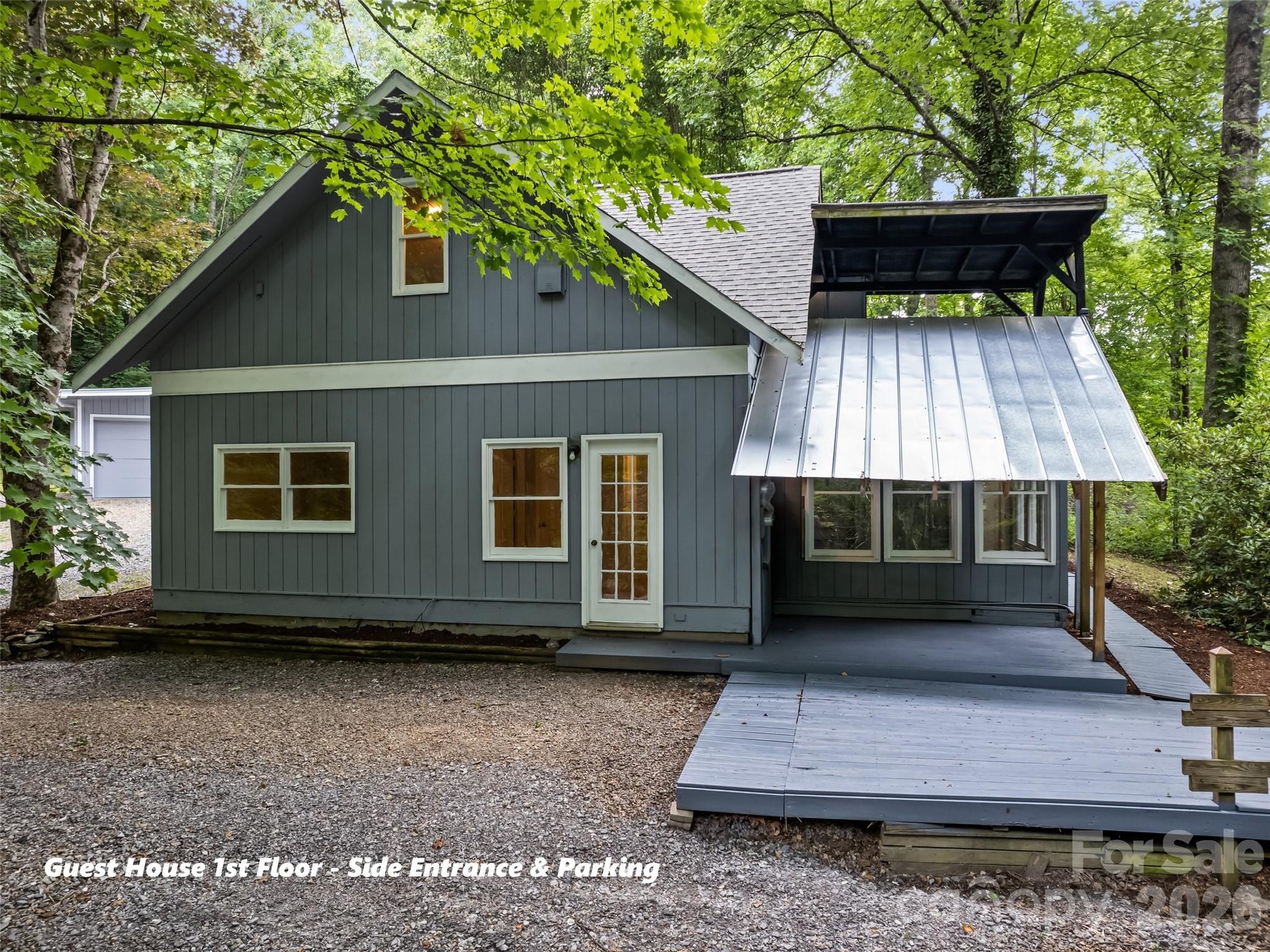 80 Merrie Way — Waynesville