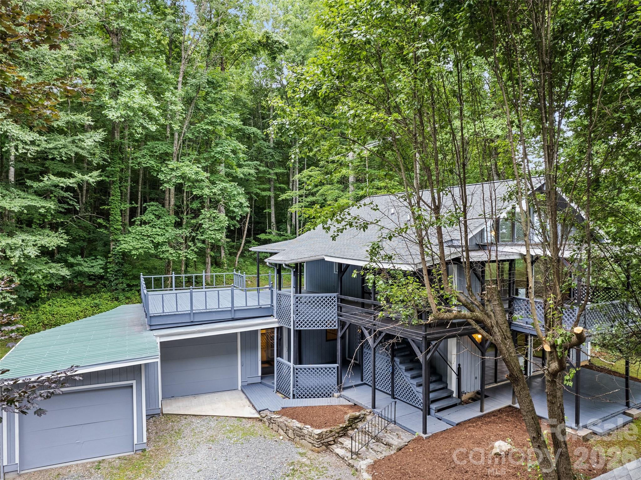 80 Merrie Way — Waynesville