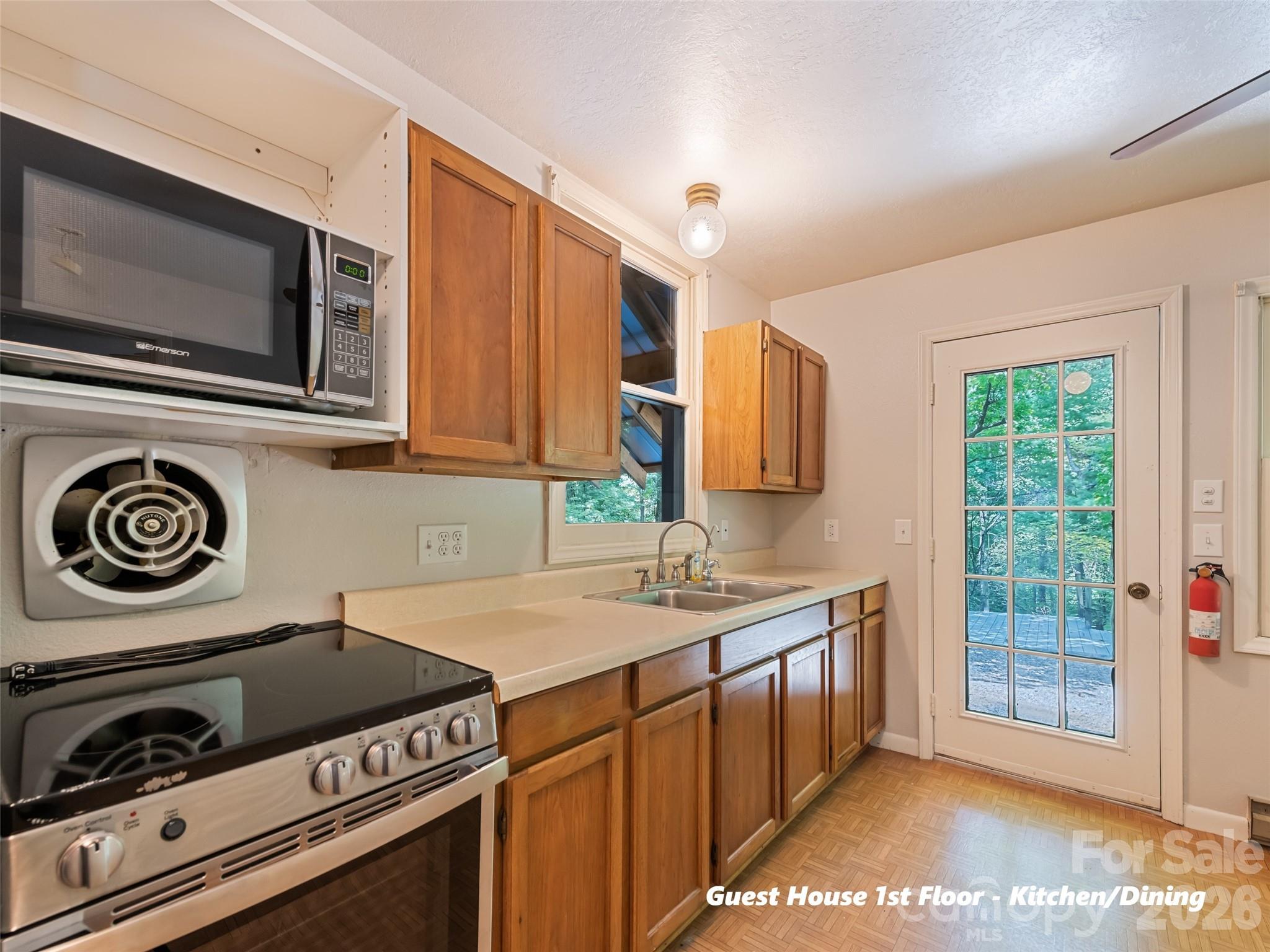 80 Merrie Way — Waynesville