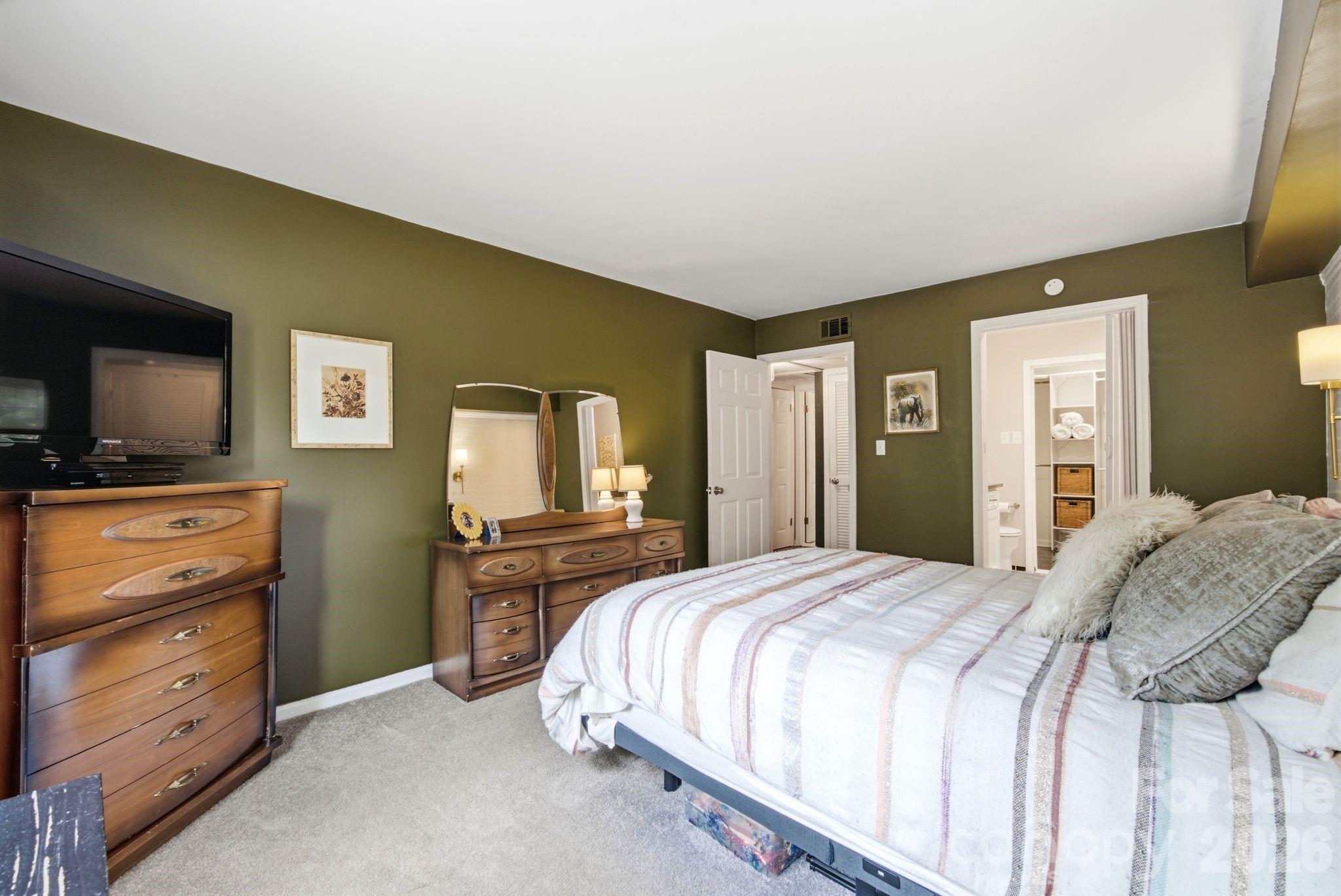 4739 Hedgemore Drive — Charlotte