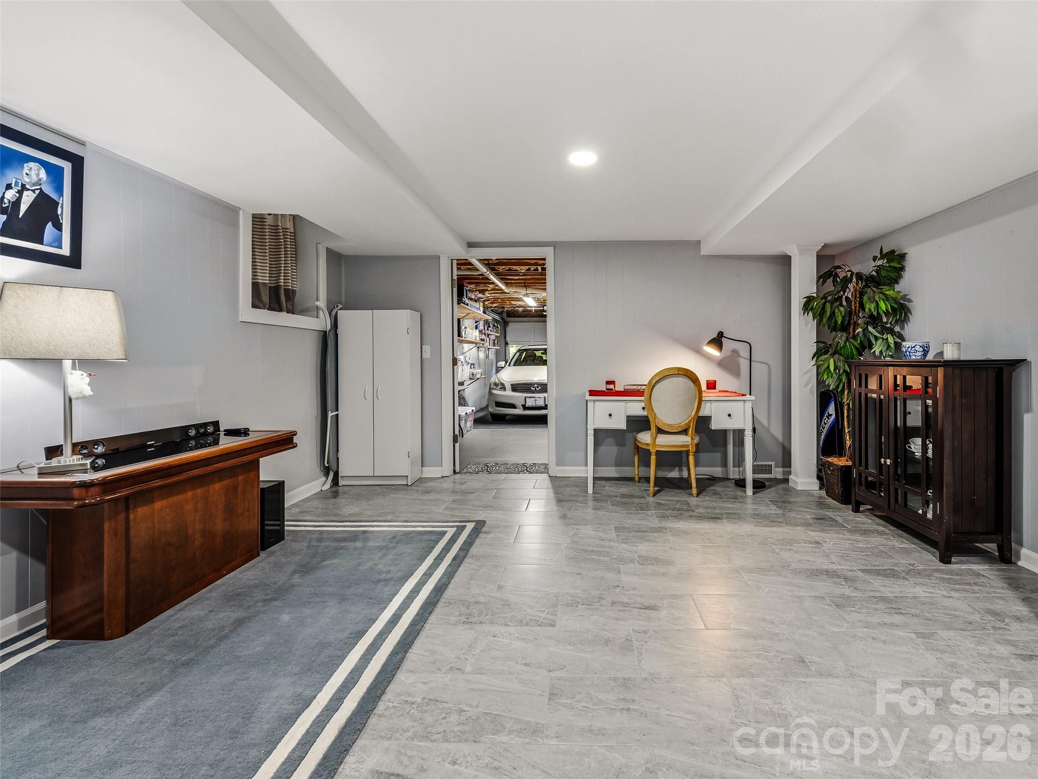 518 Starmount Lane — Hendersonville