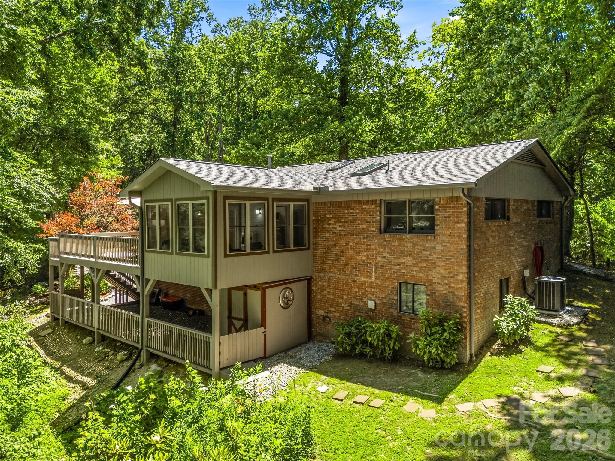 518 Starmount Lane — Hendersonville