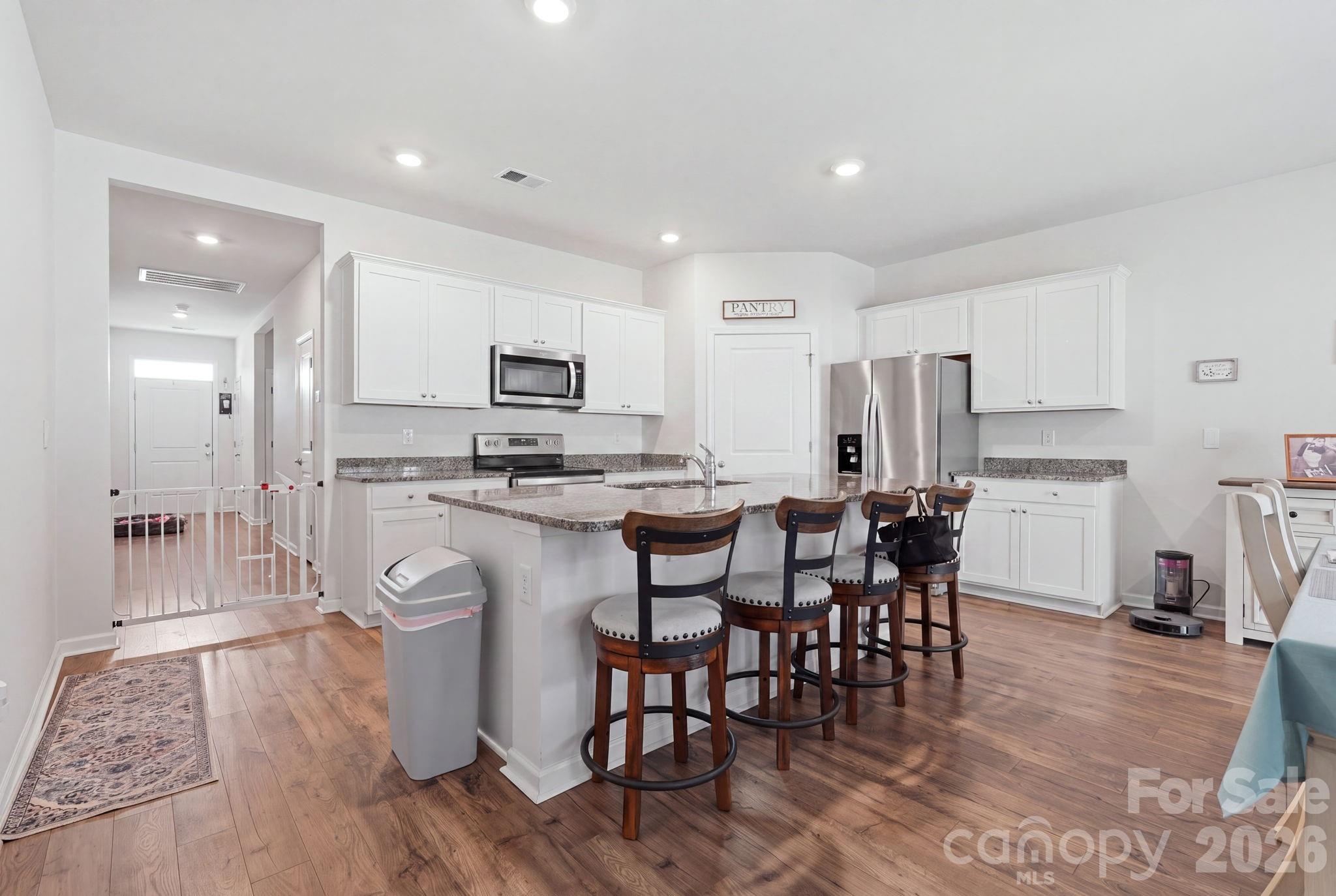 1404 Greenock Lane — Conway
