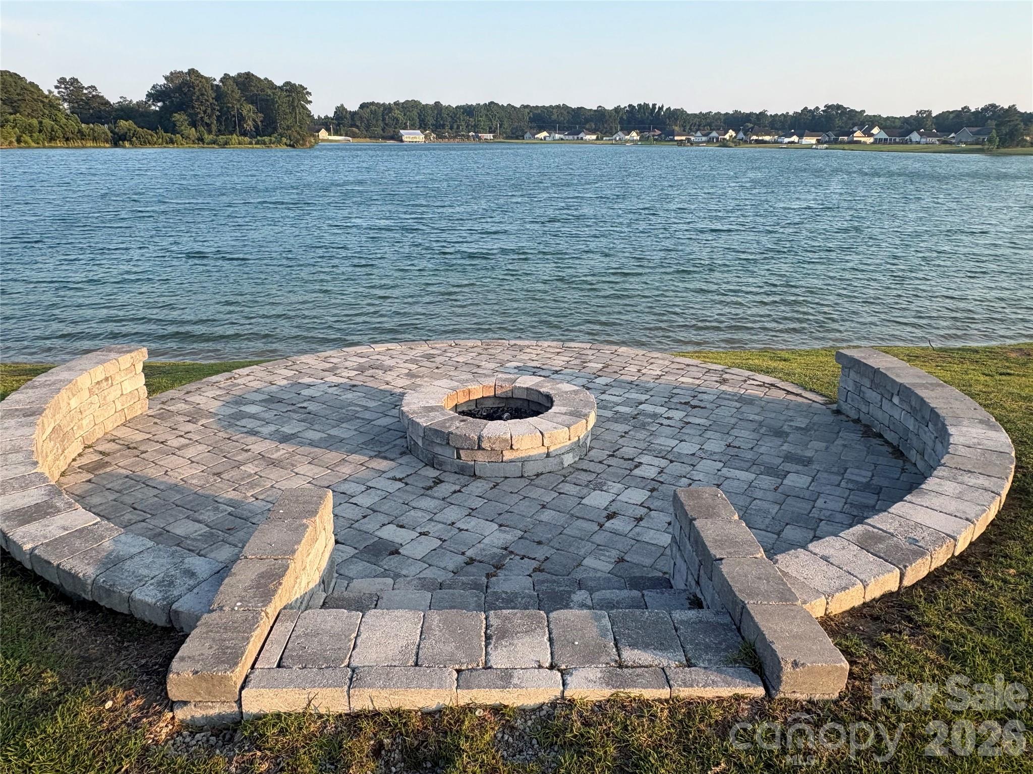 1404 Greenock Lane — Conway
